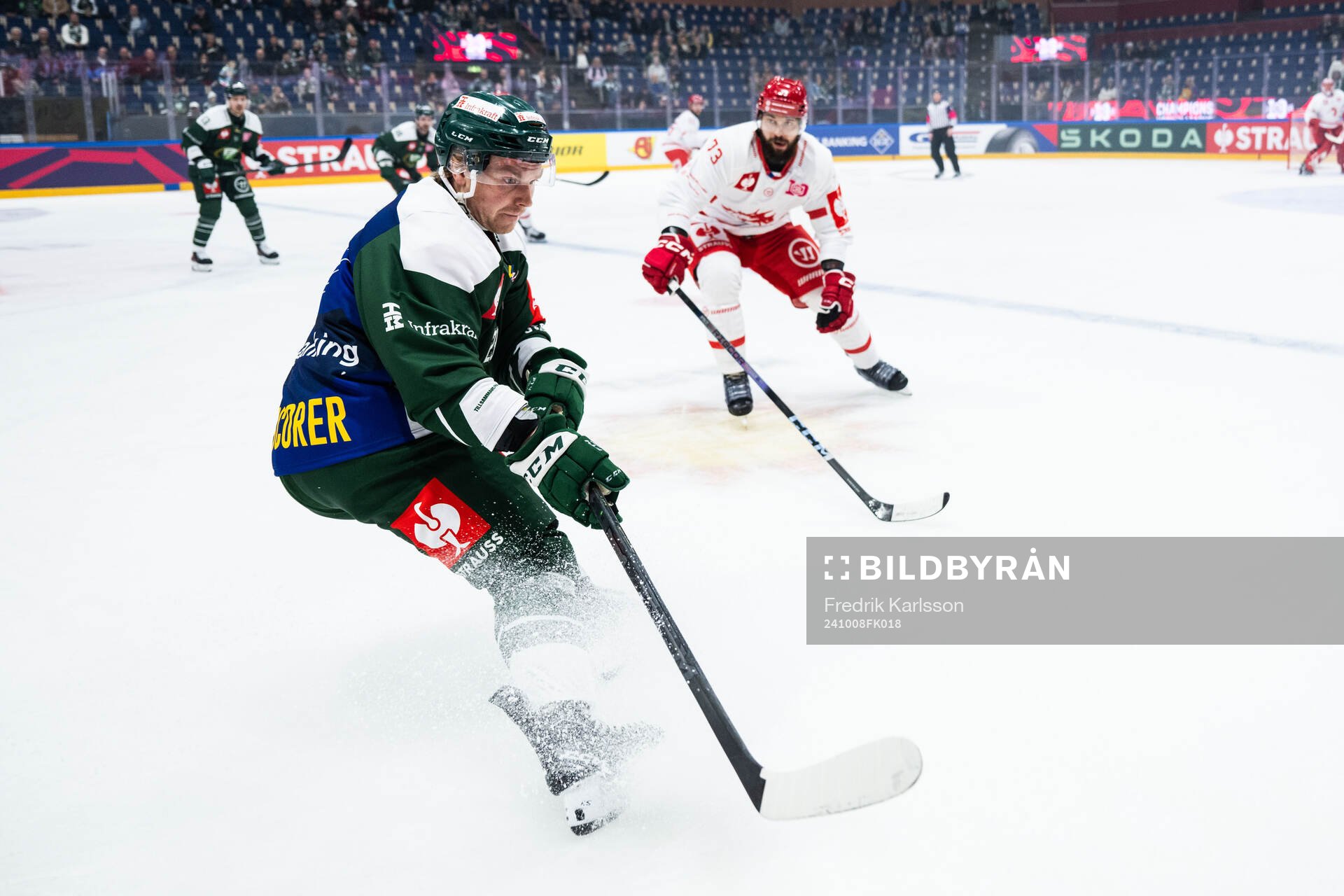 Oscar Steen of Färjestad and Bohumil Jank of Ocelari Trinec