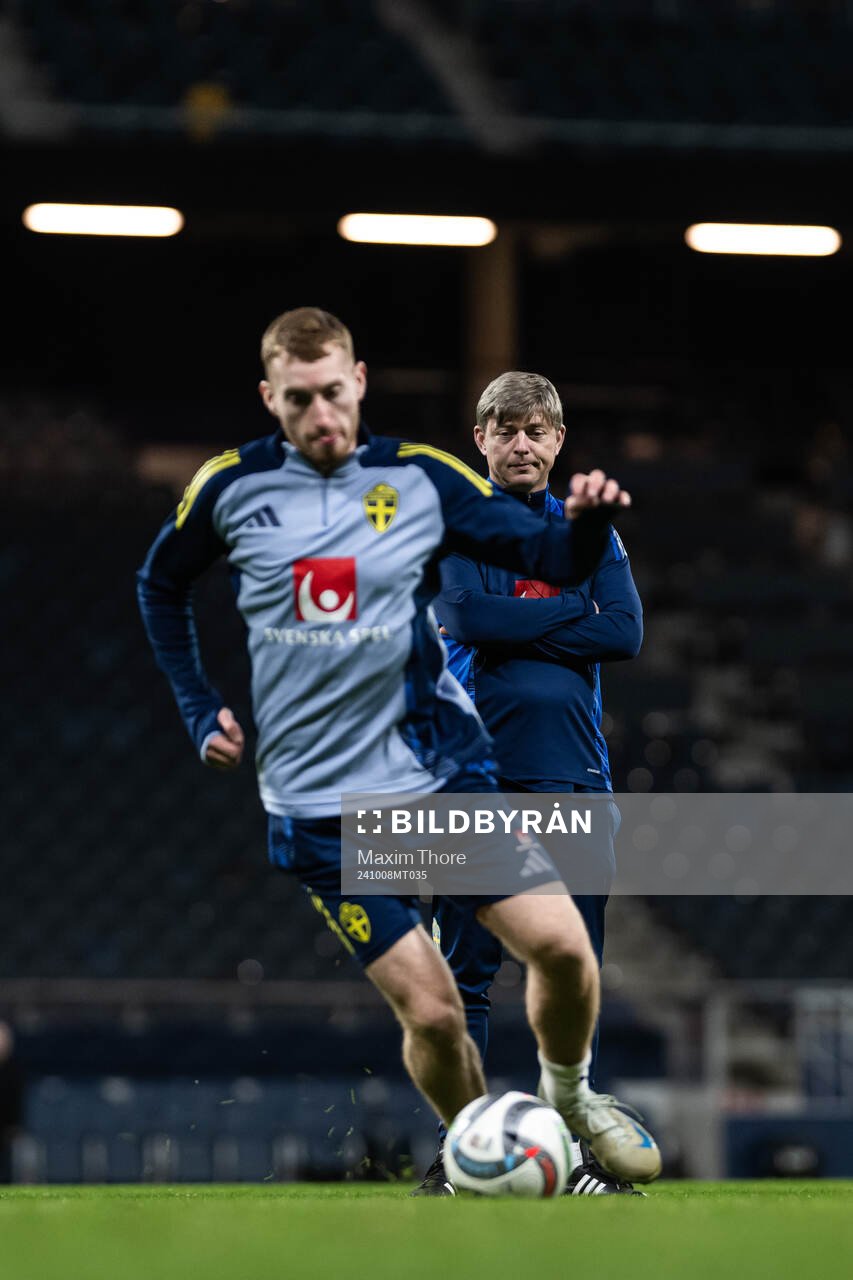 Dejan Kulusevski and head coach Jon Dahl Tomasson of the