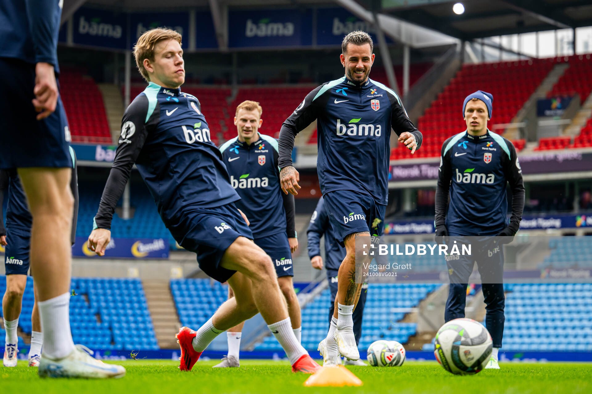 Jens Petter Hauge and Aron Dønnum of the Norwegian