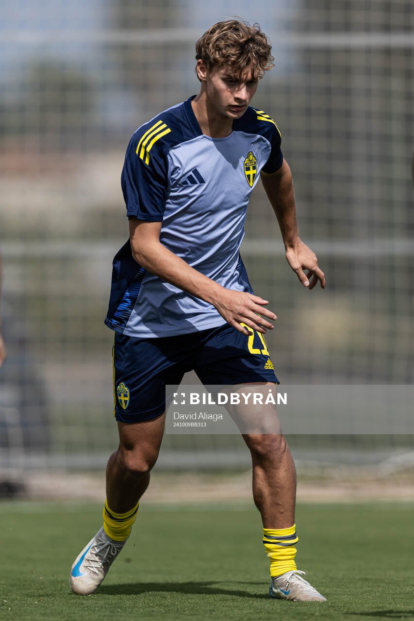 Maximilian Ibrahimovic of Sweden at warm up ahead of the international friendly under-21 football match between Sweden and Japan on October 9, 2024 in Valencia.