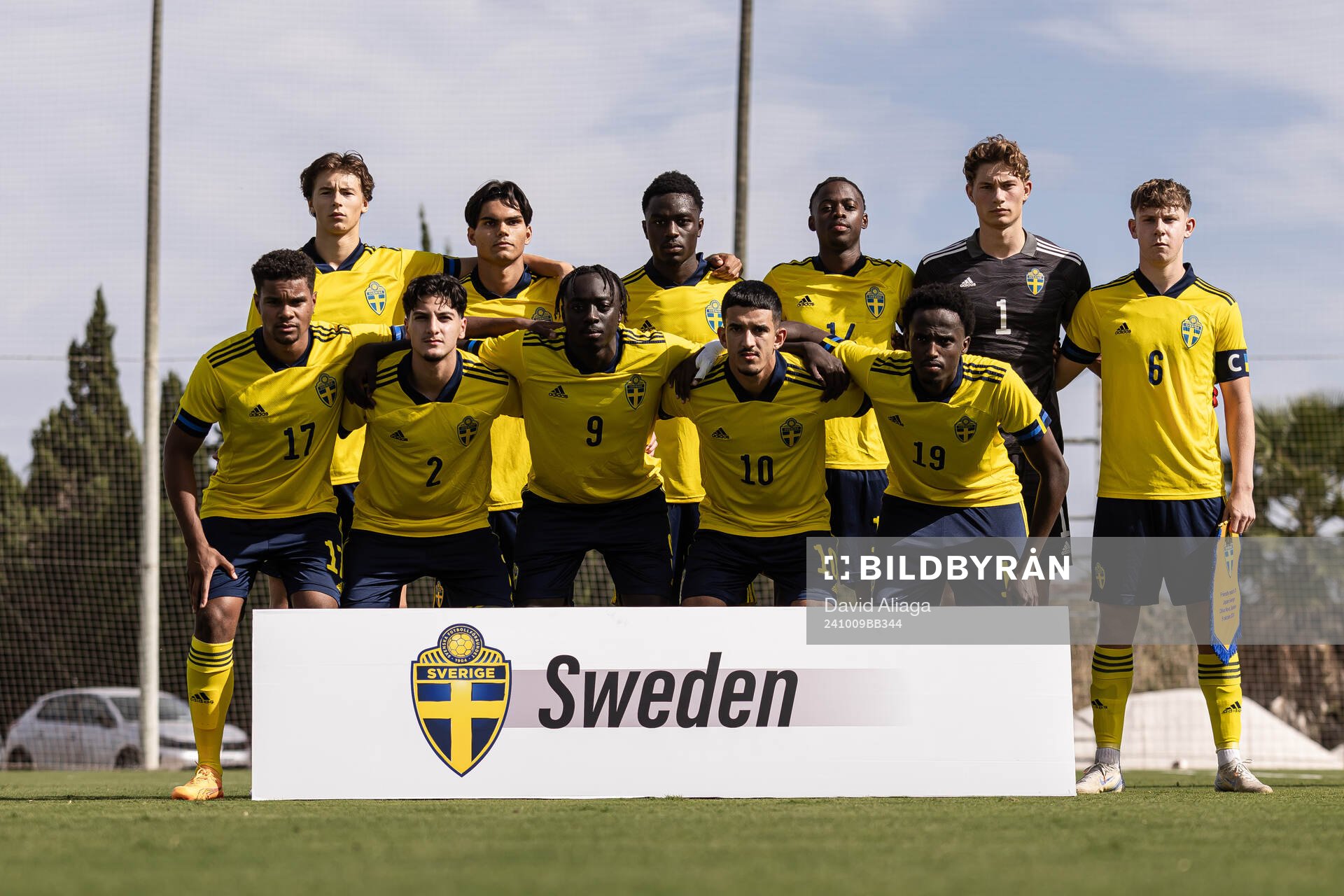 The starting eleven of Sweden pose for a team group photo ahead of the international friendly under-21 football match between Sweden and Japan on October 9, 2024 in Valencia.