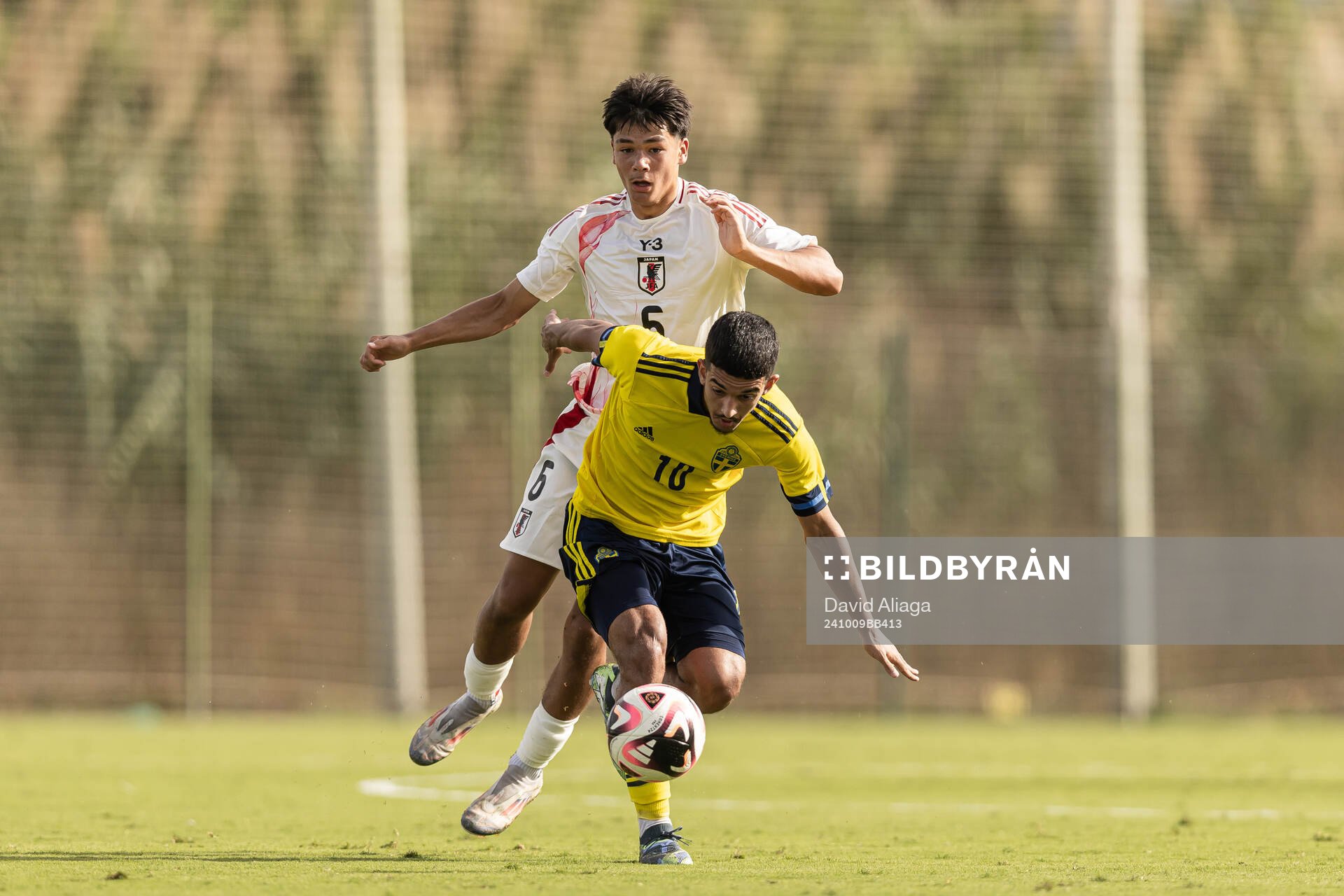 Zakaria Loukili of Sweden and Nick Schmidt of Japan during the international friendly under-21 football match between Sweden and Japan on October 9, 2024 in Valencia.