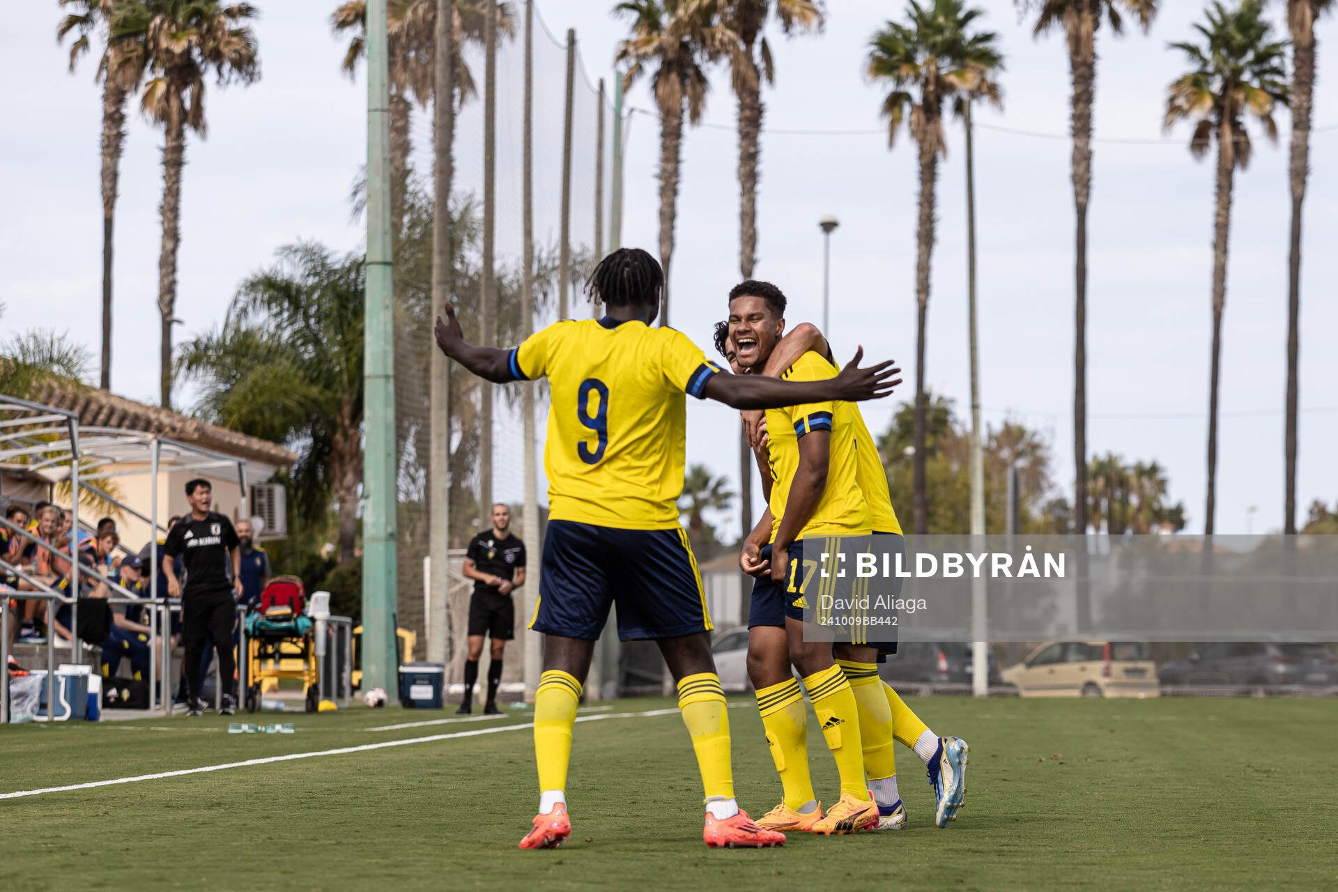 Santino Samuyiwa of Sweden celebrate with teammates