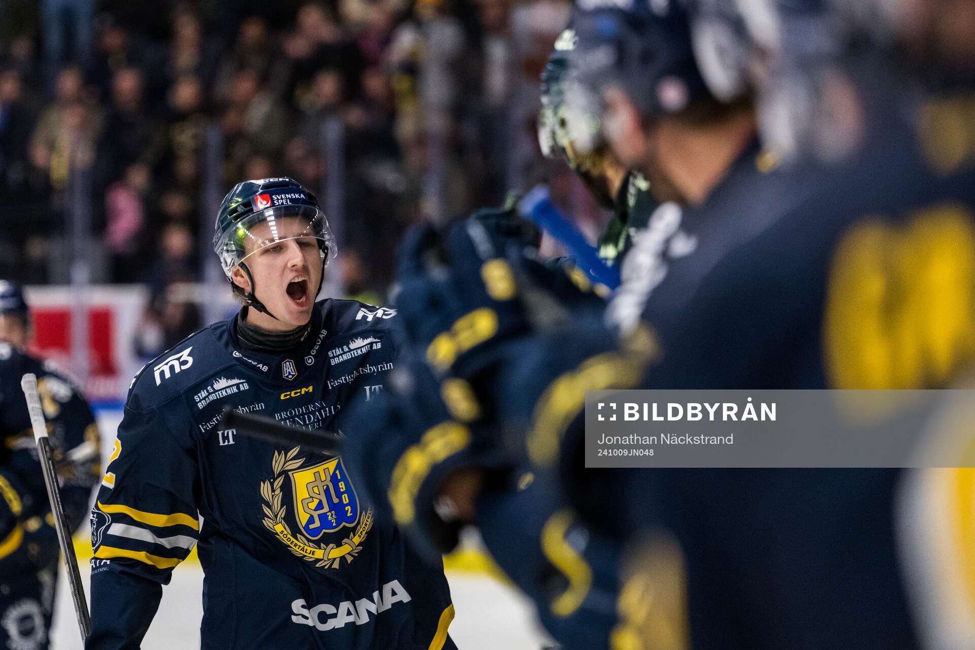 Södertäljes Albert Wikman jublar