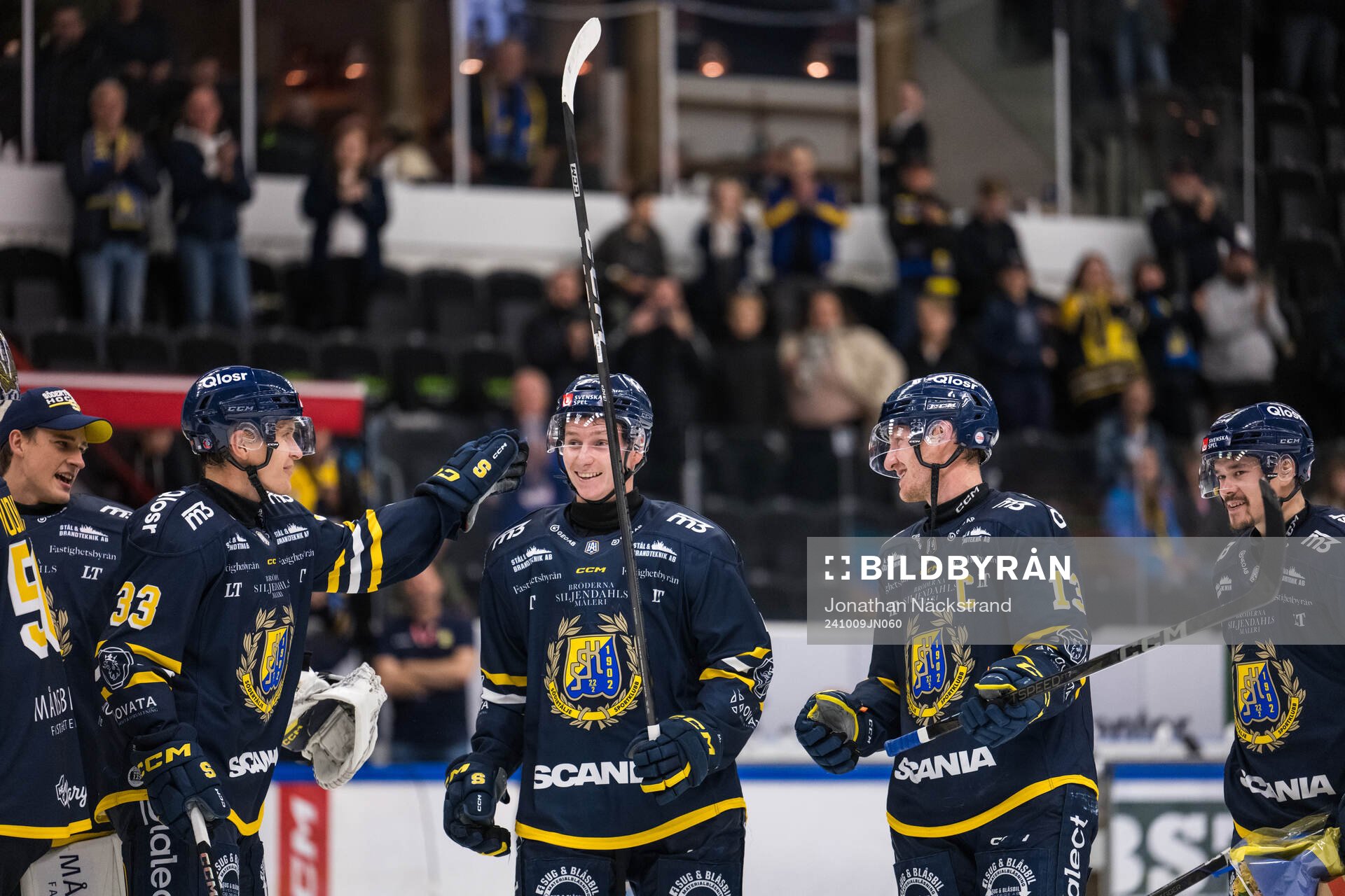 Södertäljes Egor Polin jublar