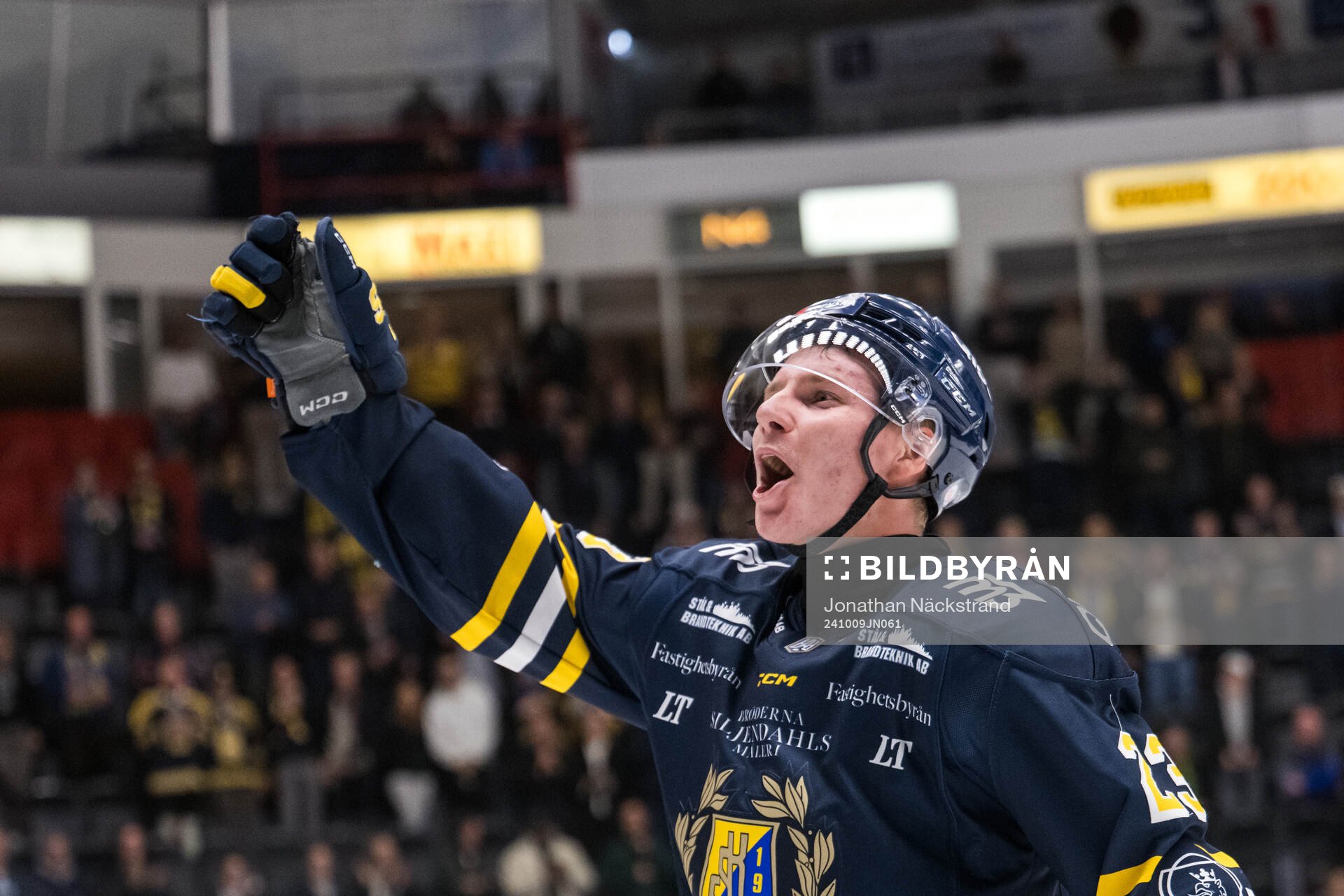 Södertäljes Egor Polin jublar