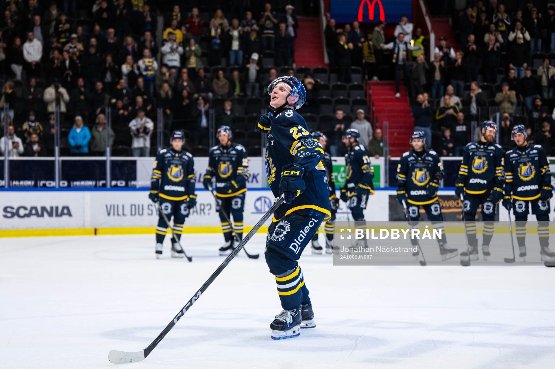 Södertäljes Egor Polin jublar