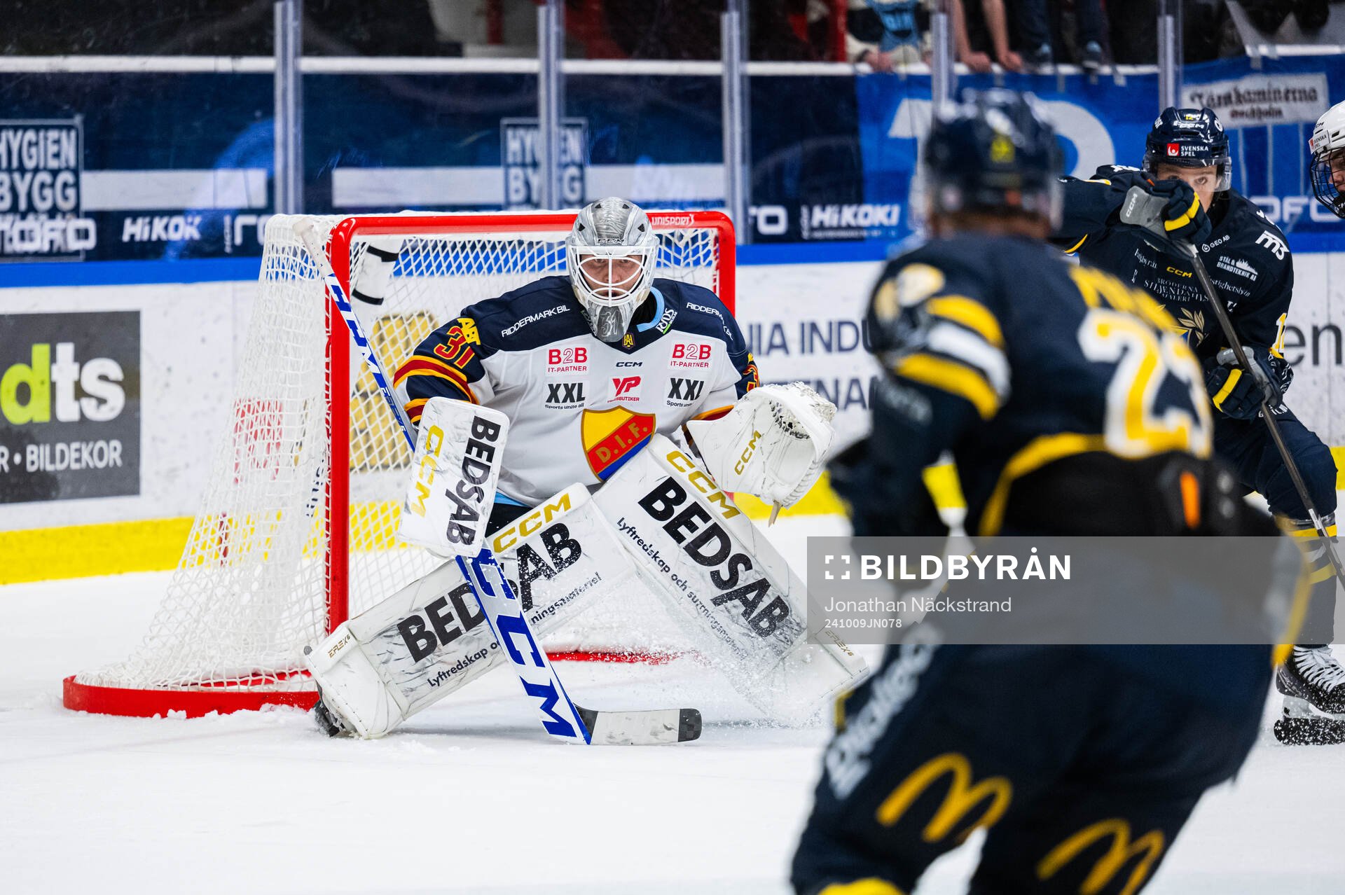 Djurgårdens målvakt Viktor Andrén och Södertäljes Egor