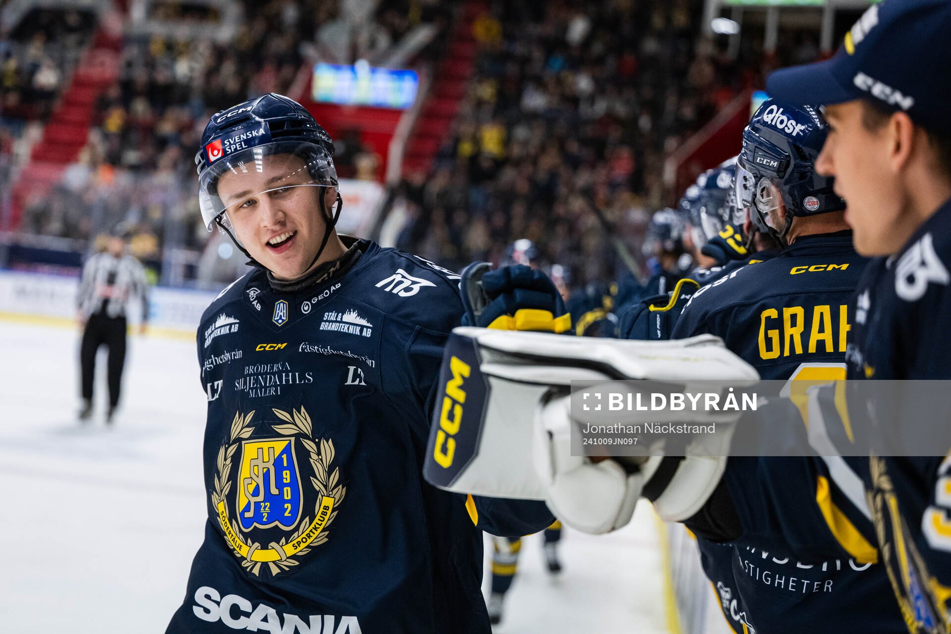 Södertäljes Albert Wikman jublar