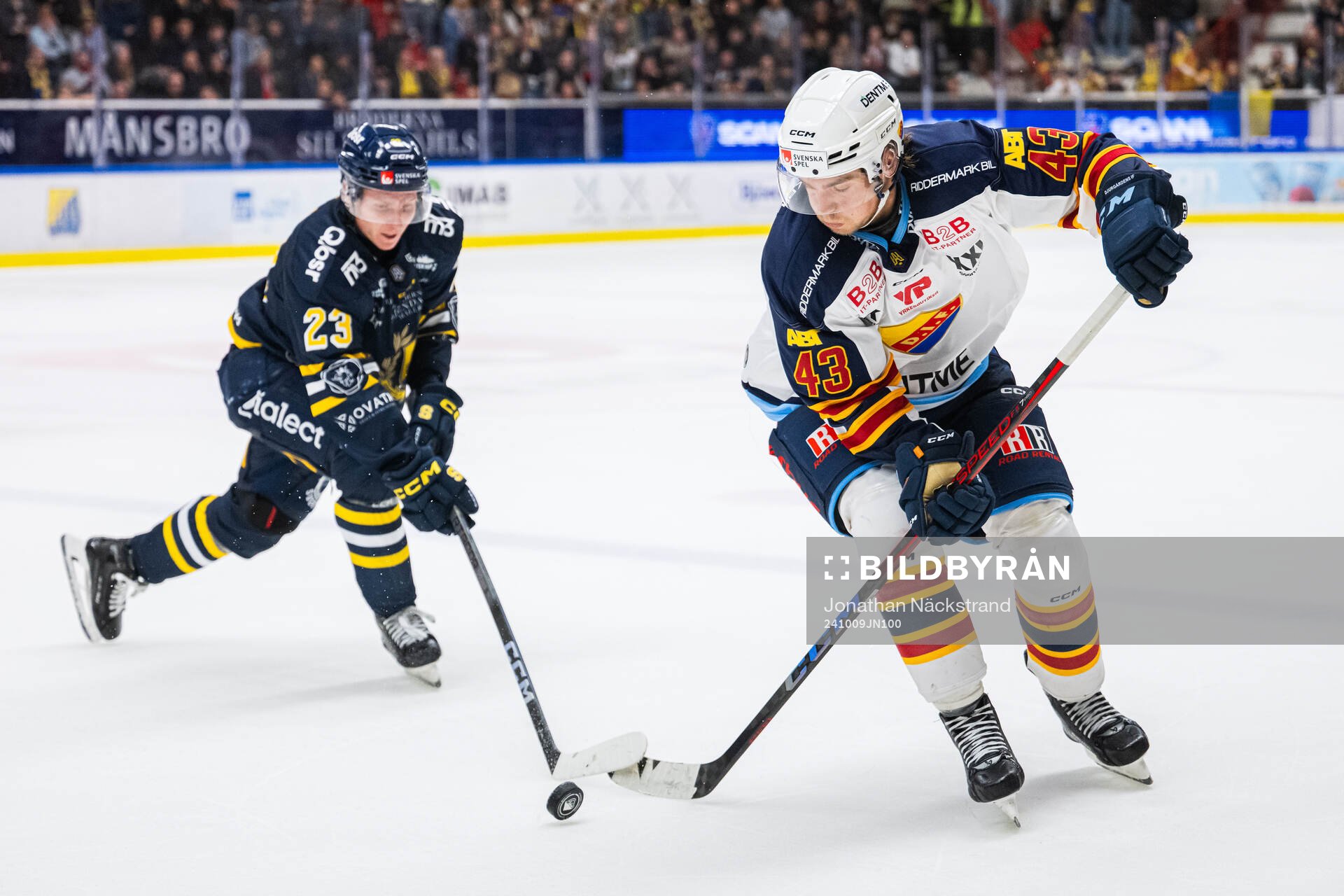 Södertäljes Egor Polin och Djurgårdens Max Krogdahl