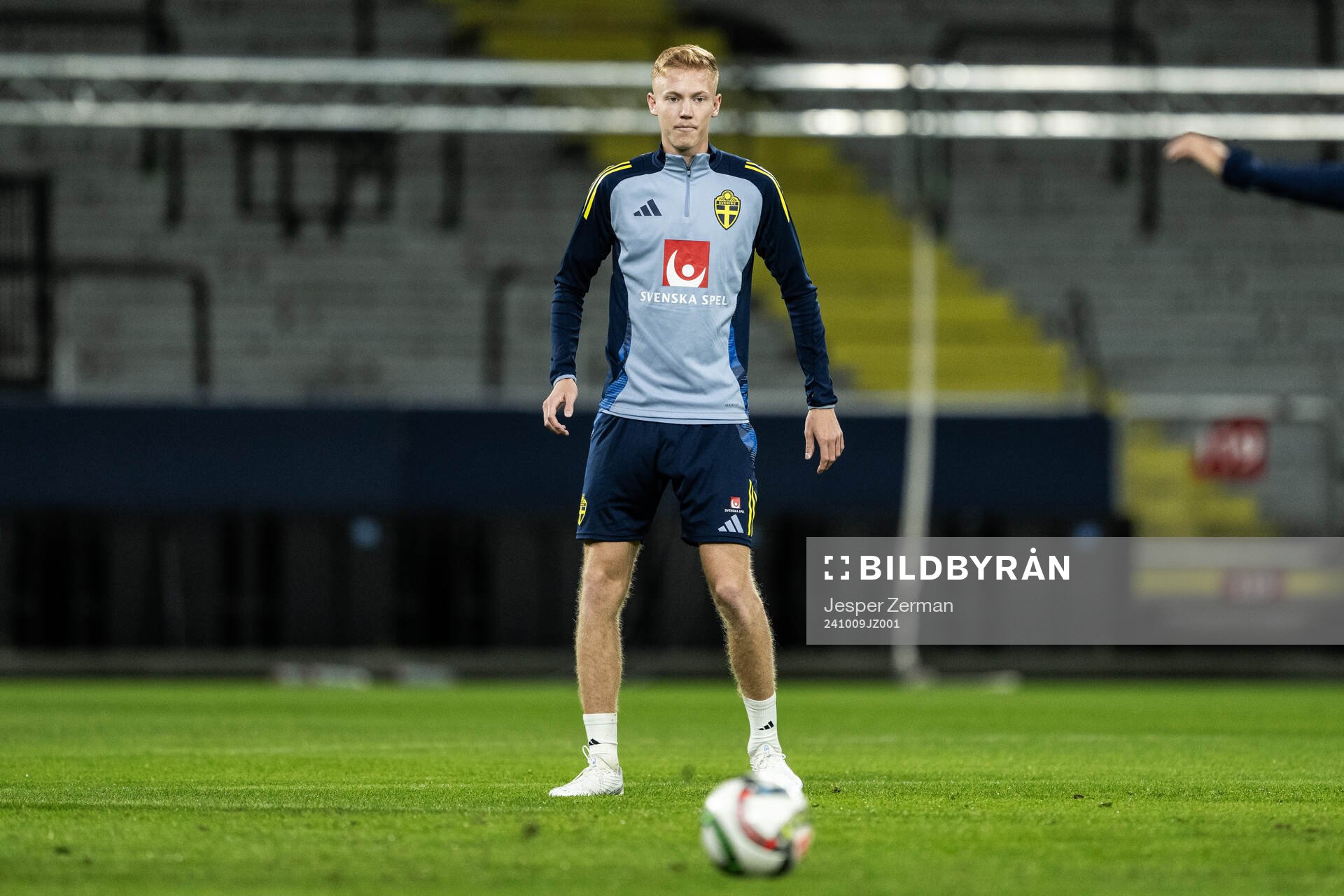 Hugo Larsson of the Swedish men's football national team at a training session on October 9, 2024 in Stockholm. 