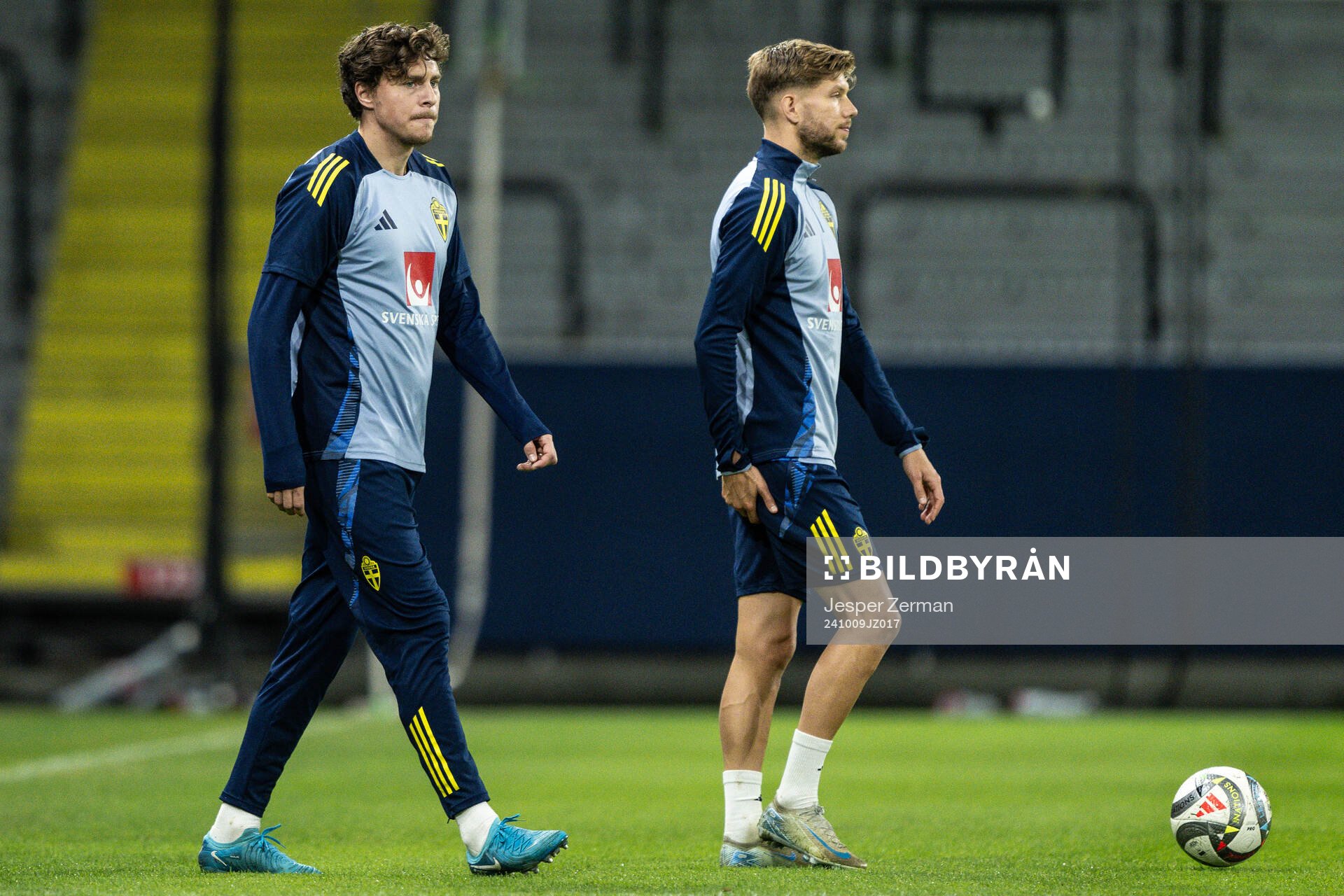 Victor Nilsson Lindelöf and Anton Salétros of the Swedish