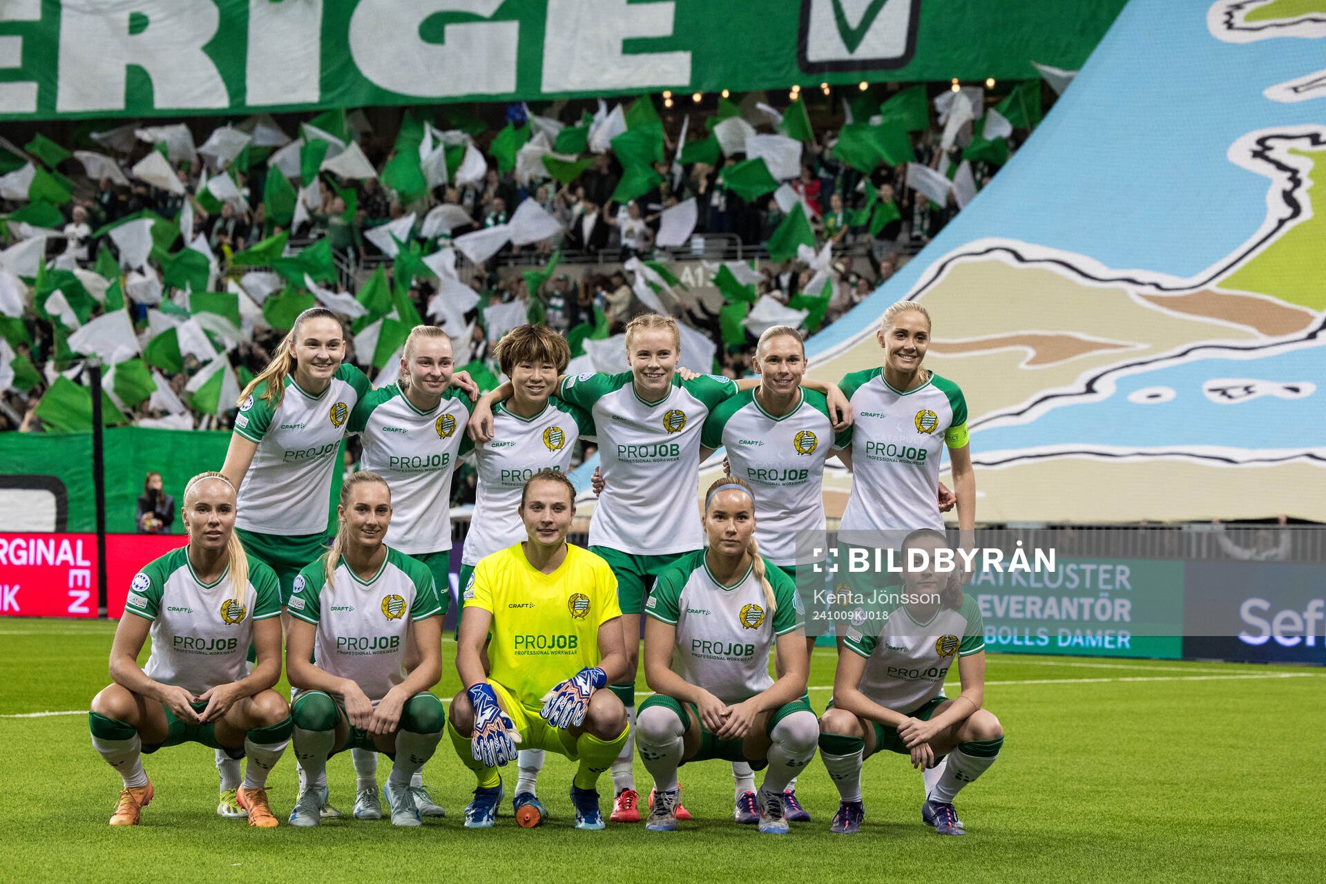 The starting eleven of Hammarby pose for a team group photo