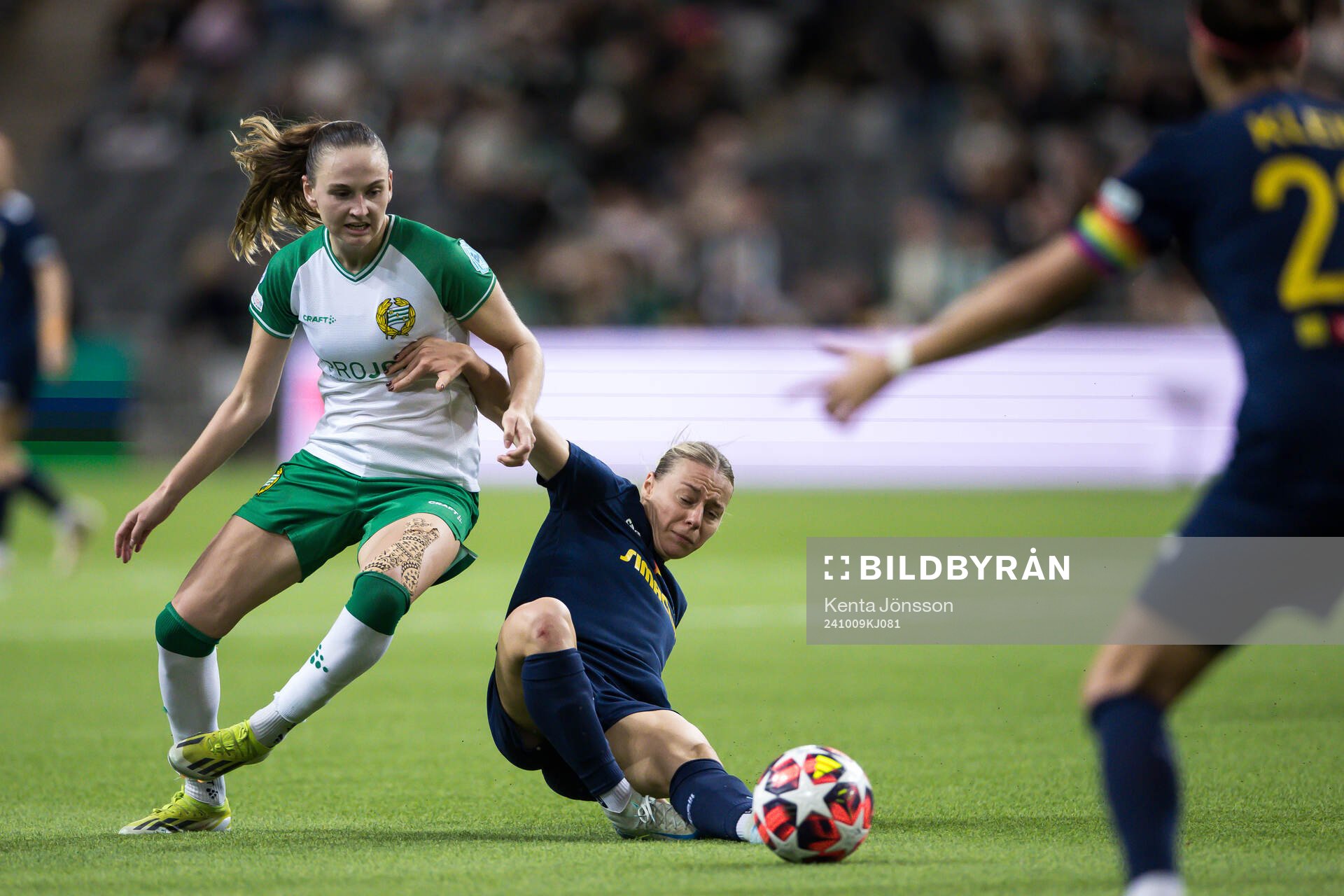 Vilde Hasund of Hammarby and Sophie Hillebrand of St Pölten