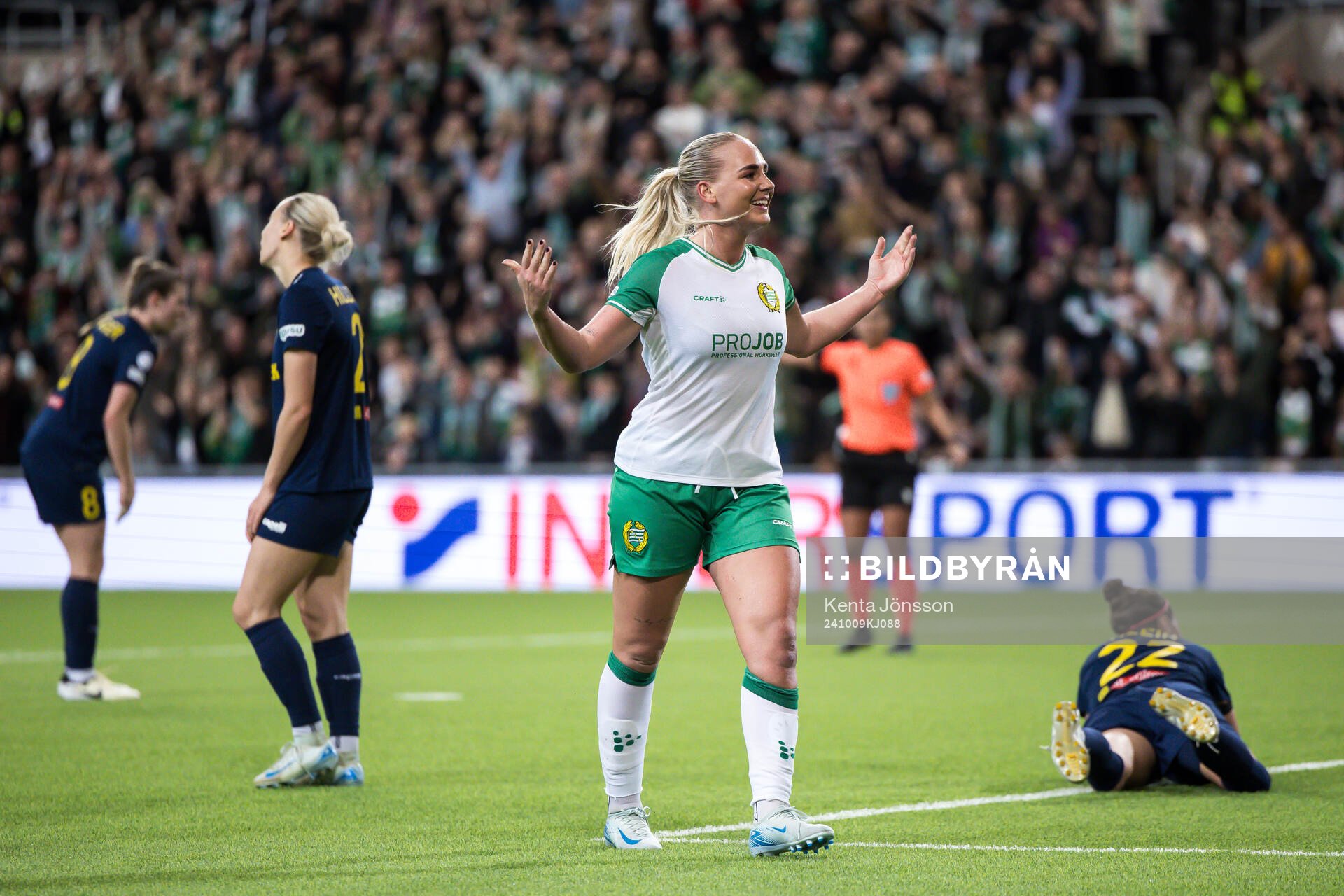 Cathinka Tandberg of Hammarby celebrates