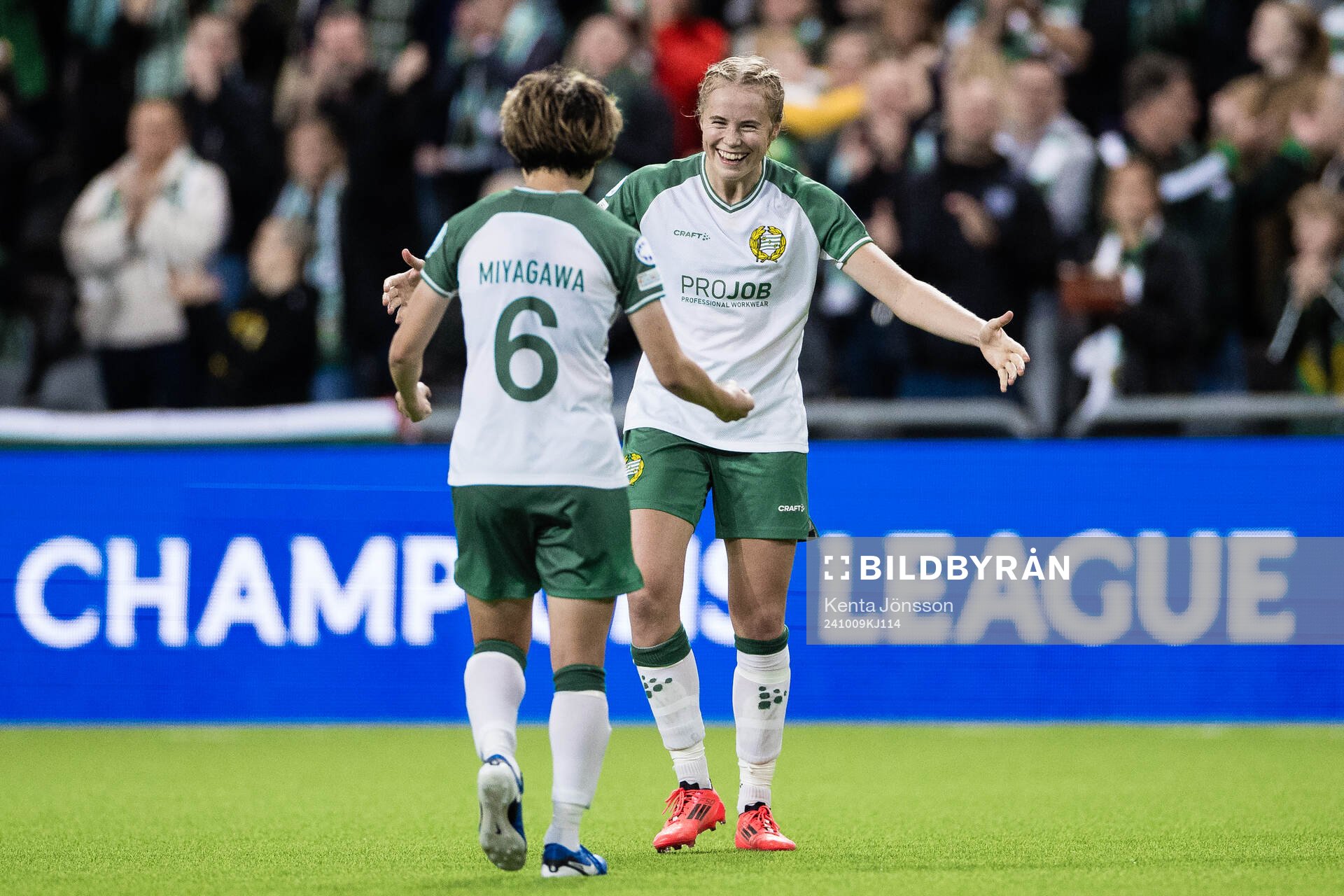 Asato Miyagawa och Julie Blakstad of Hammarby celebrates