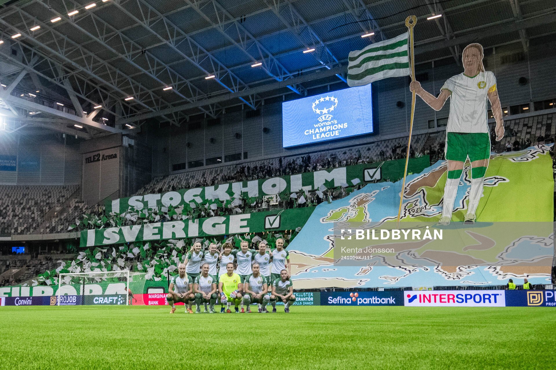 The starting eleven of Hammarby pose for a team group photo