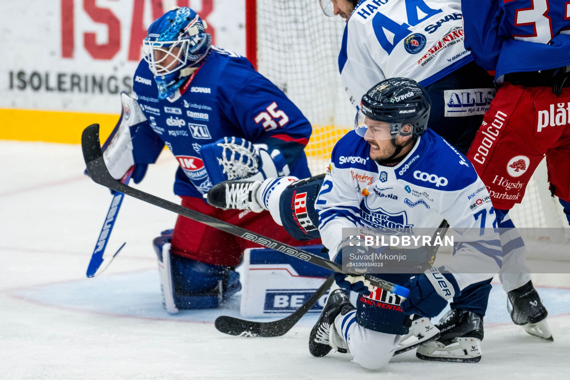 Oskarshamns målvakt Emil Kruse och Karlskogas Viktor