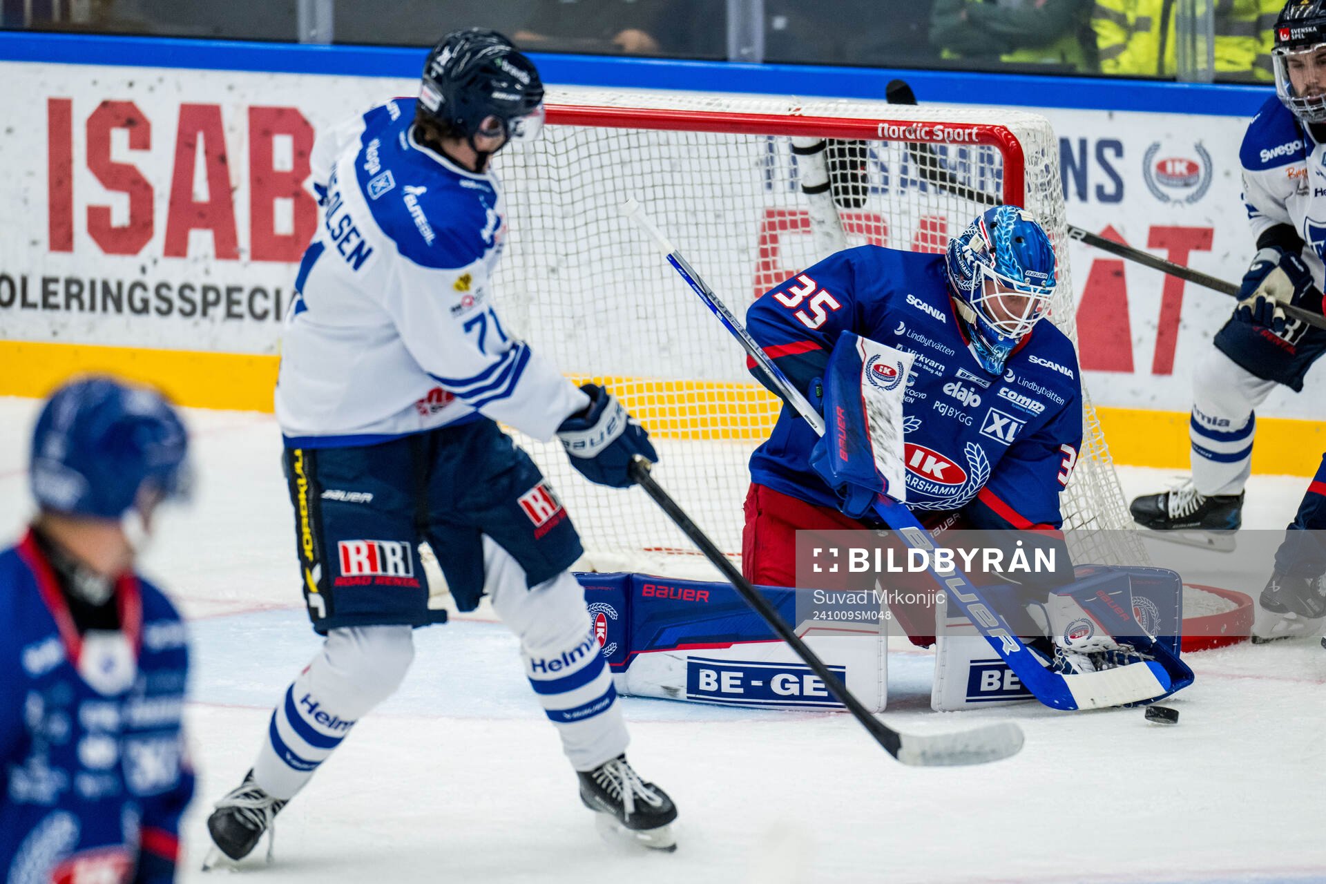 Karlskogas Eskild Bakke Olsen och Oskarshamns målvakt Emil