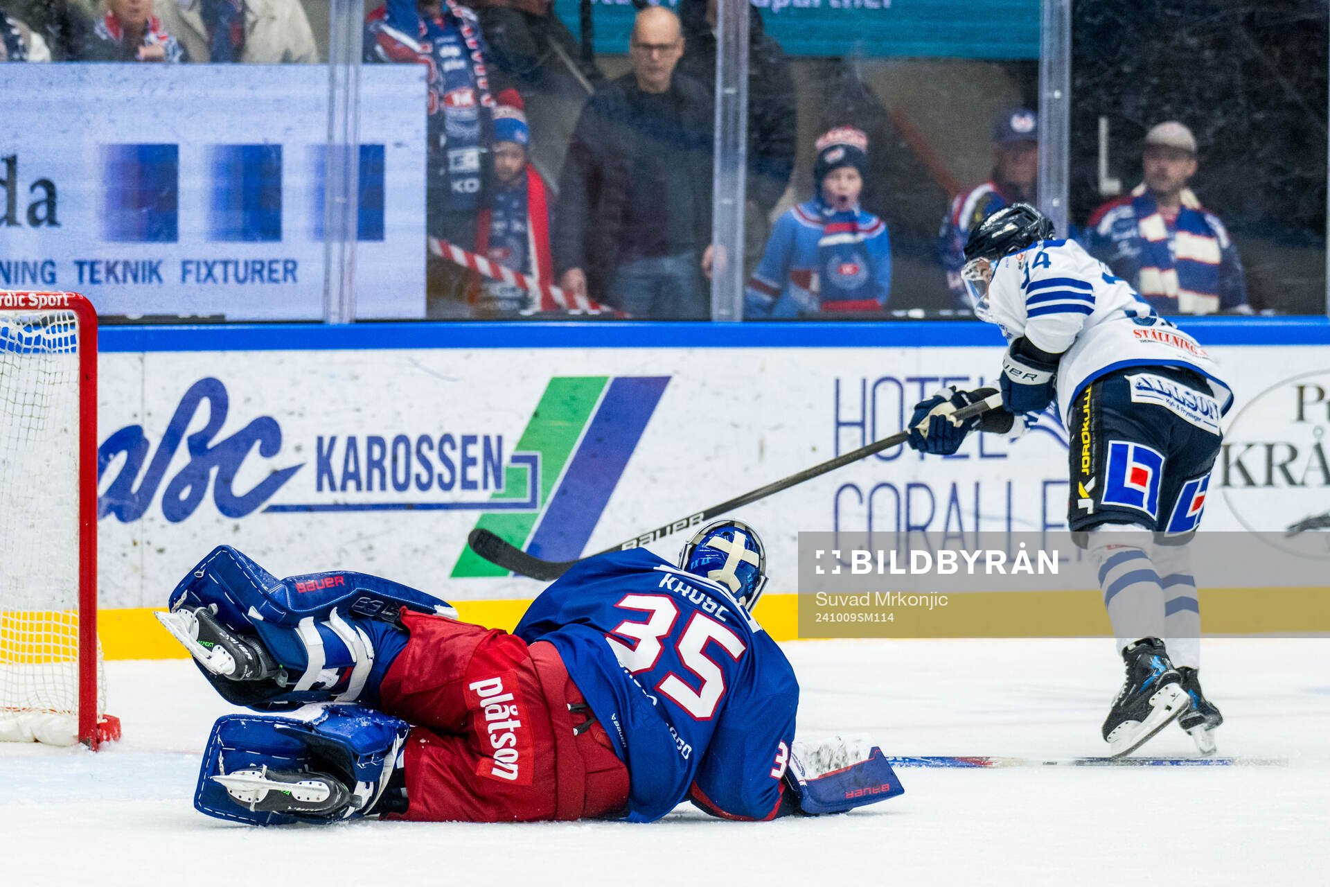 Oskarshamns målvakt Emil Kruse och Karlskogas Theodor