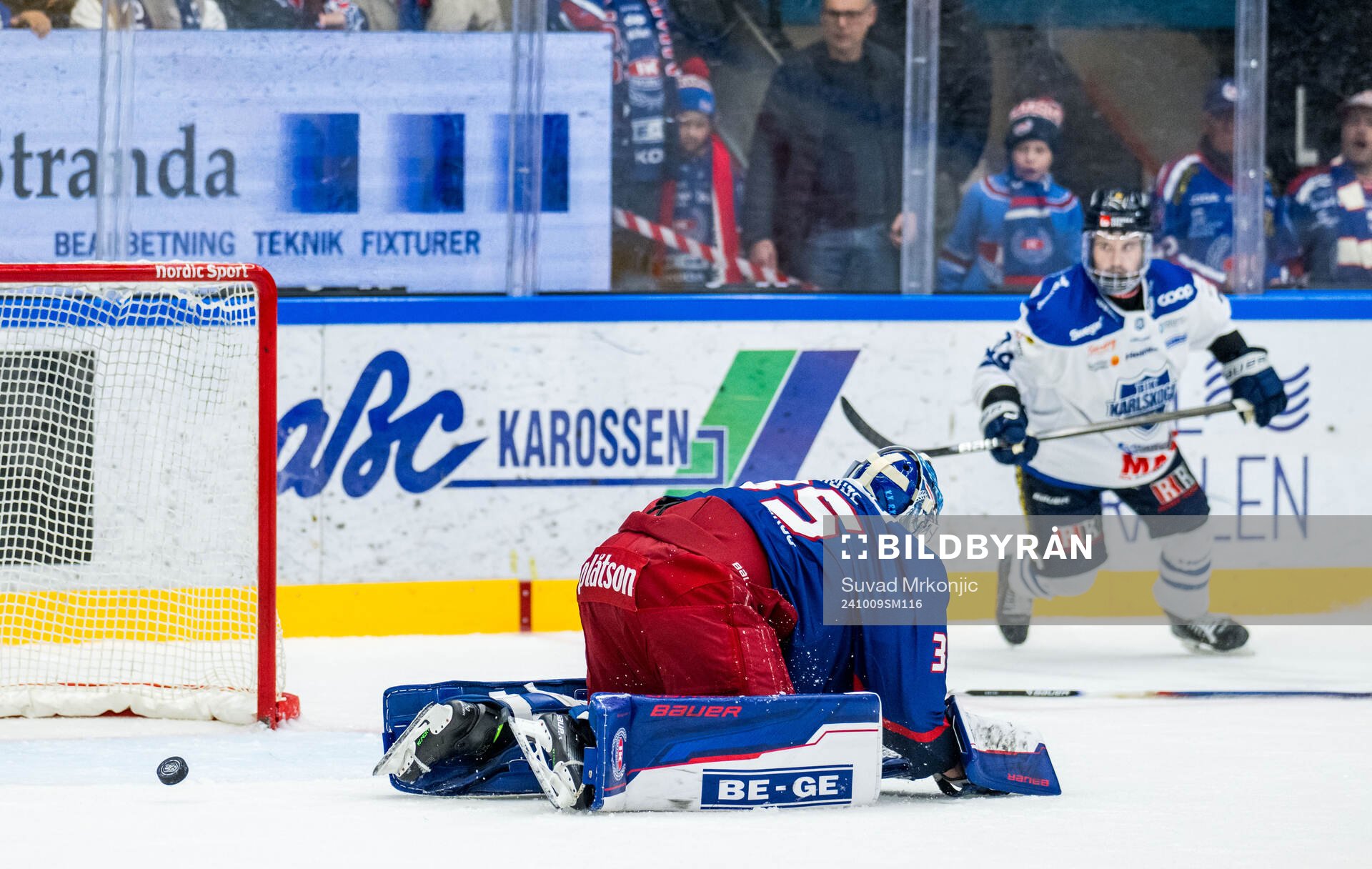 Oskarshamns målvakt Emil Kruse och Karlskogas Theodor