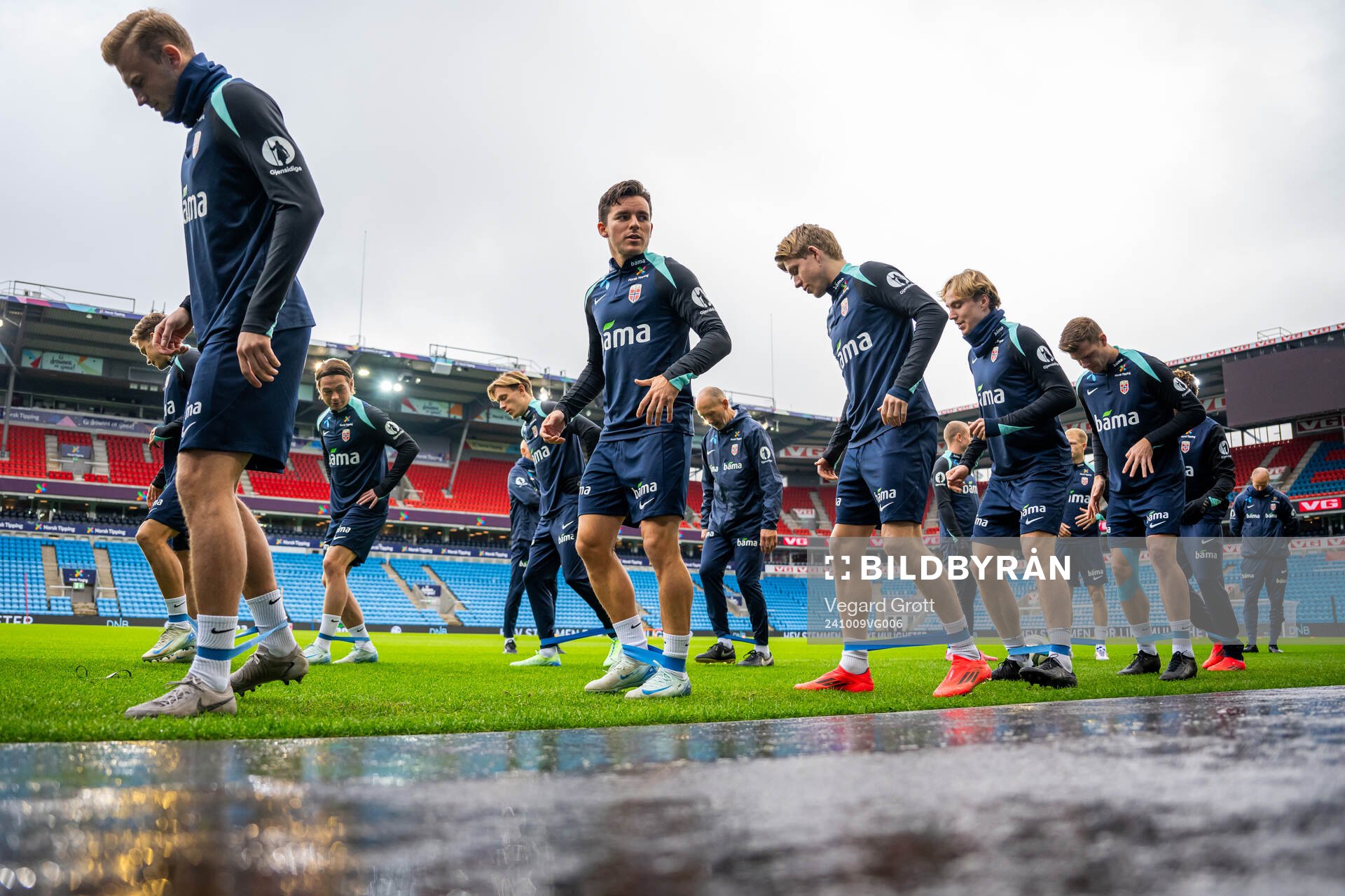 Hugo Vetlesen, Jens Petter Hauge and players of the