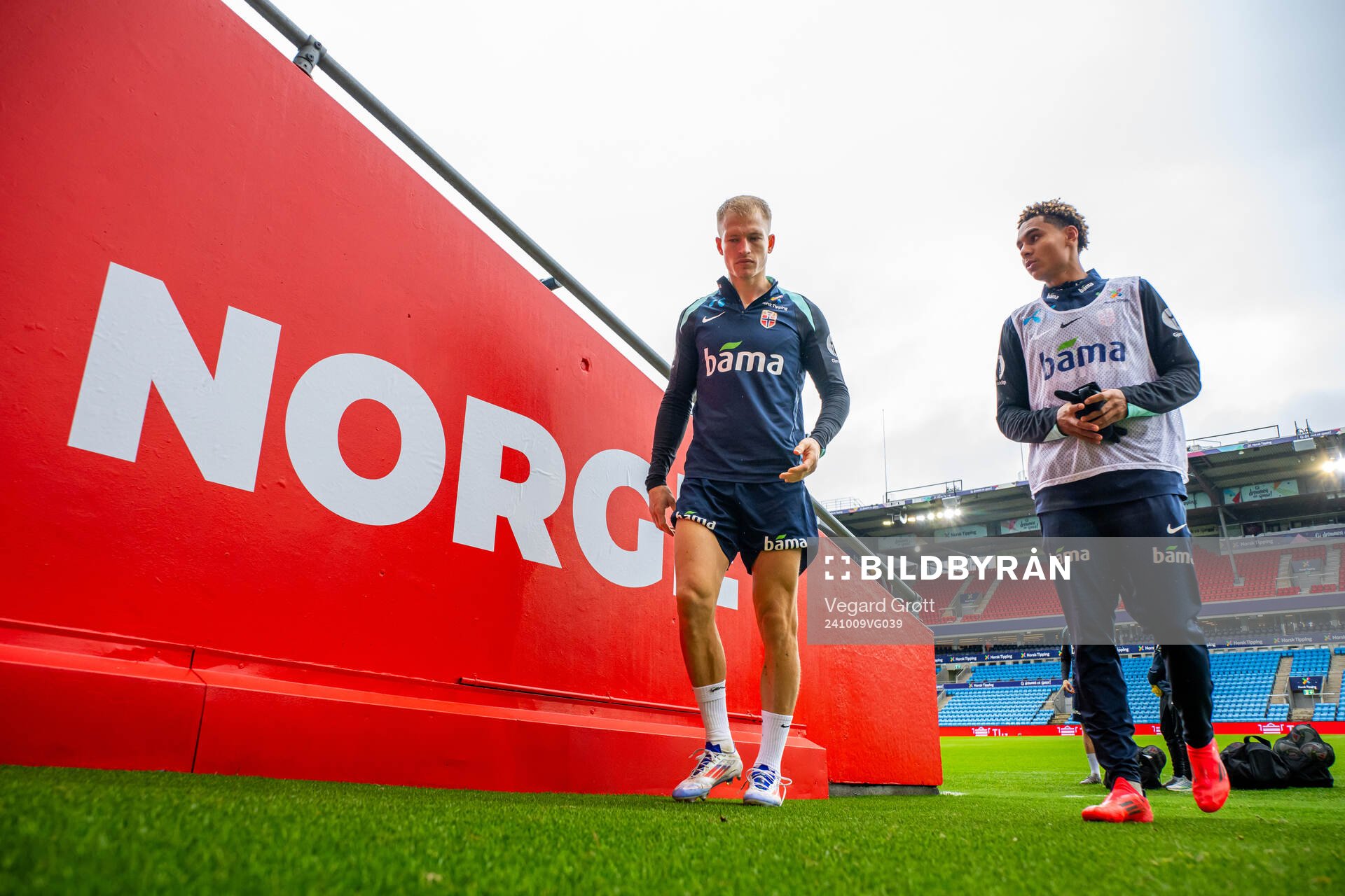 Andreas Hanche-Olsen and Antonio Nusa of the Norwegian