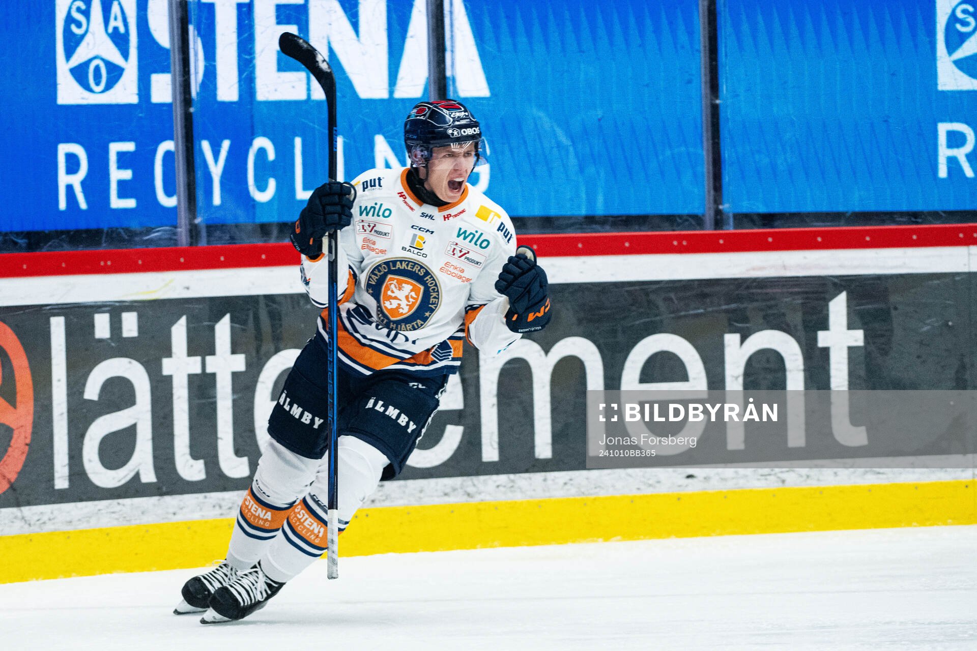 Växjös Elias Rosén jublar