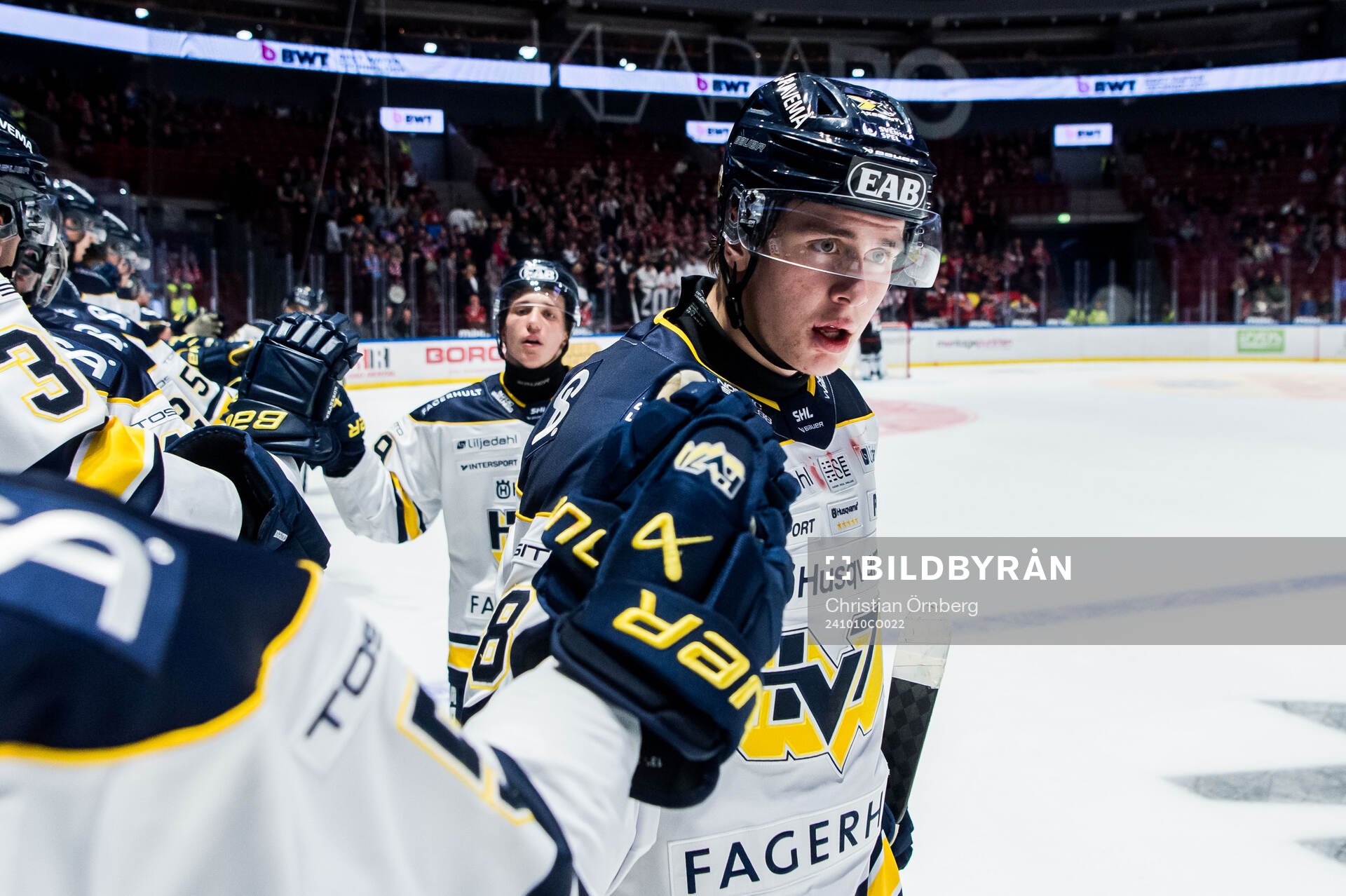 HV71s Herman Träff jublar