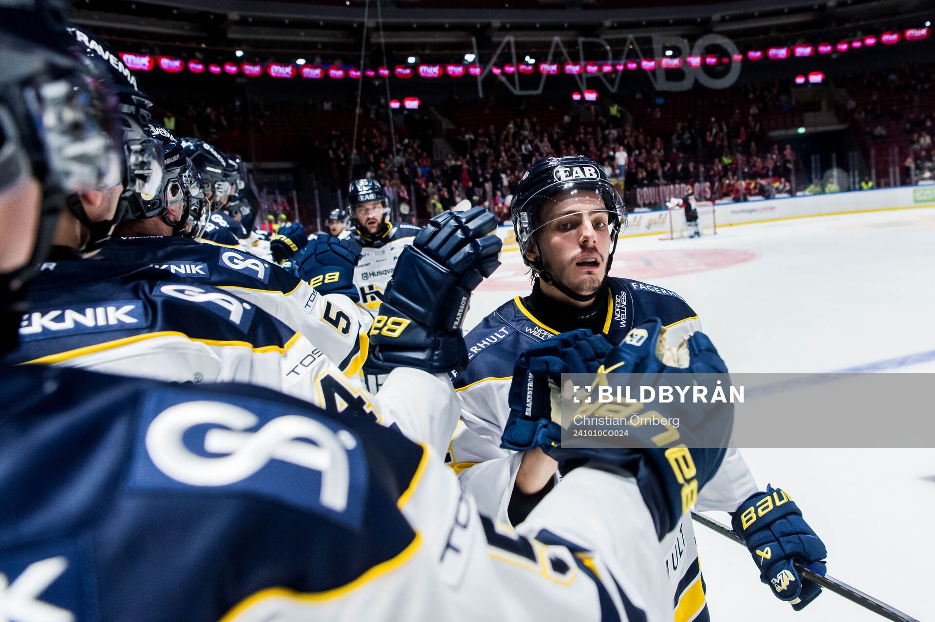 HV71s Isac Brännström jublar