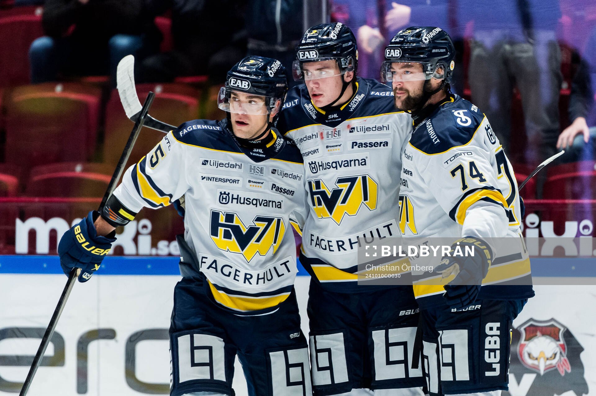 HV71s Herman Träff jublar