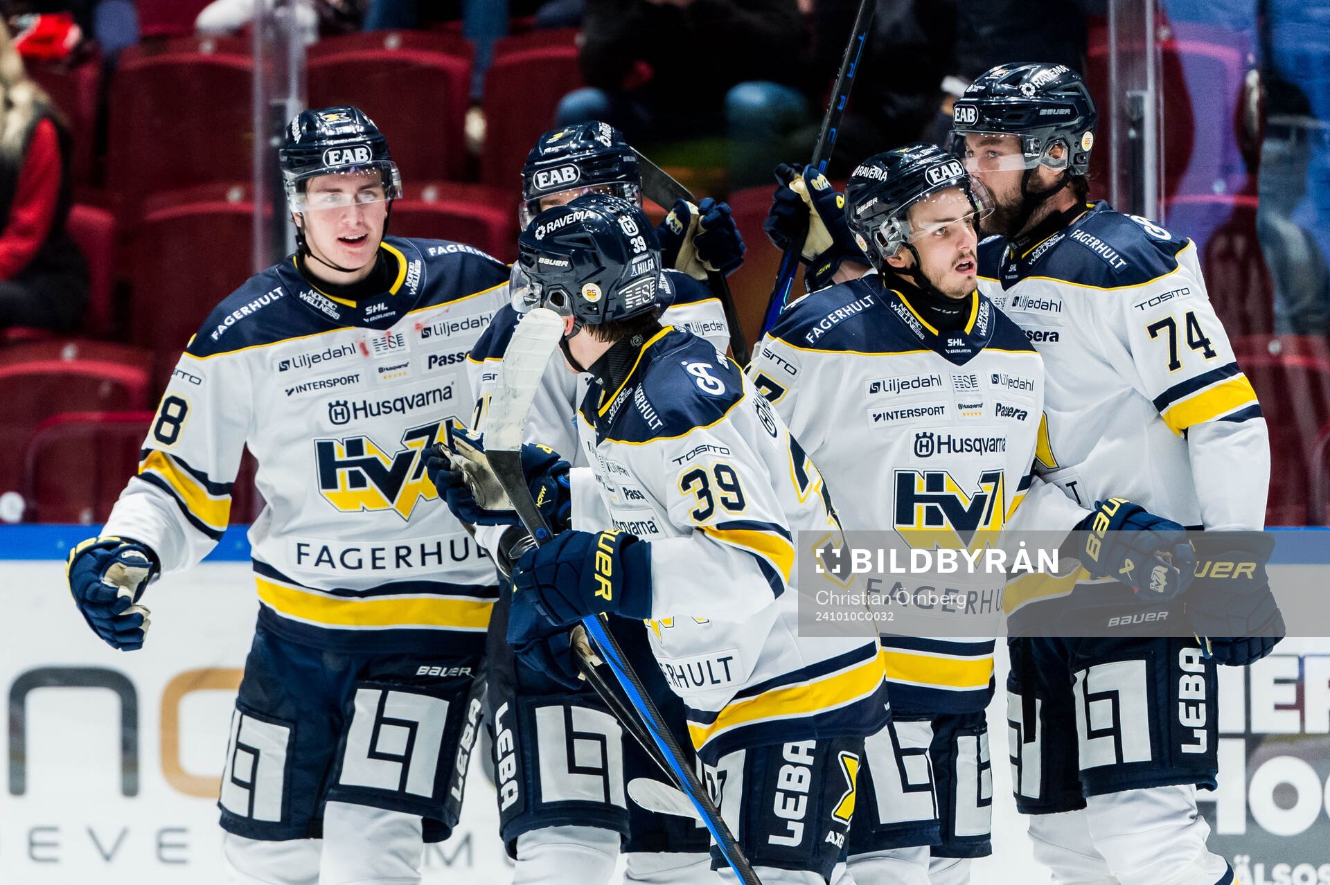 HV71s Herman Träff jublar