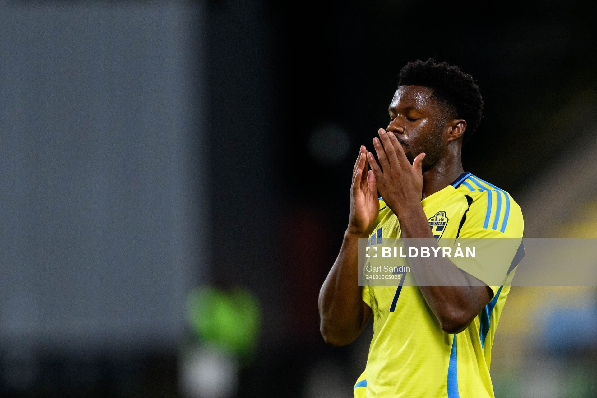 Emmanuel Ekong of Sweden looks dejected