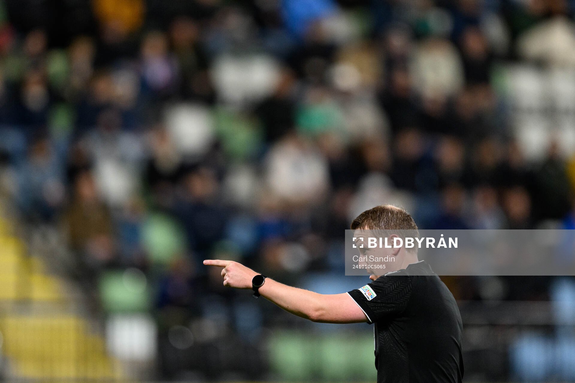 Referee Iwan Arwel Griffith