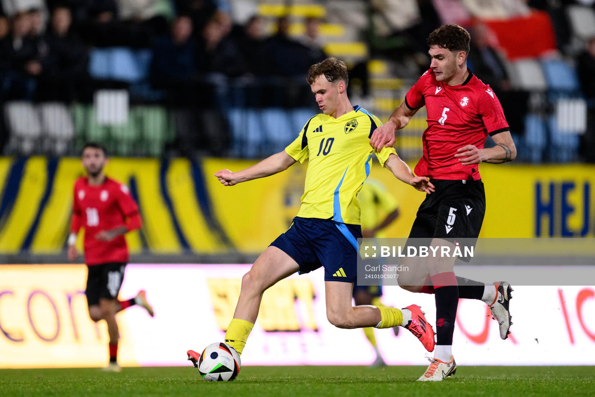 Williot Swedberg of Sweden and Nikoloz Ugrekhelidze of