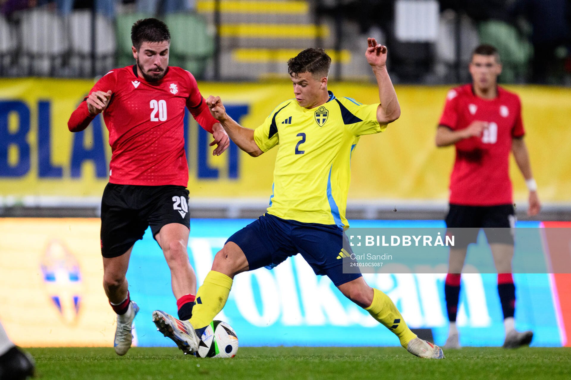 Giorgi Abuashvili of Georgia and Samuel Dahl of Sweden