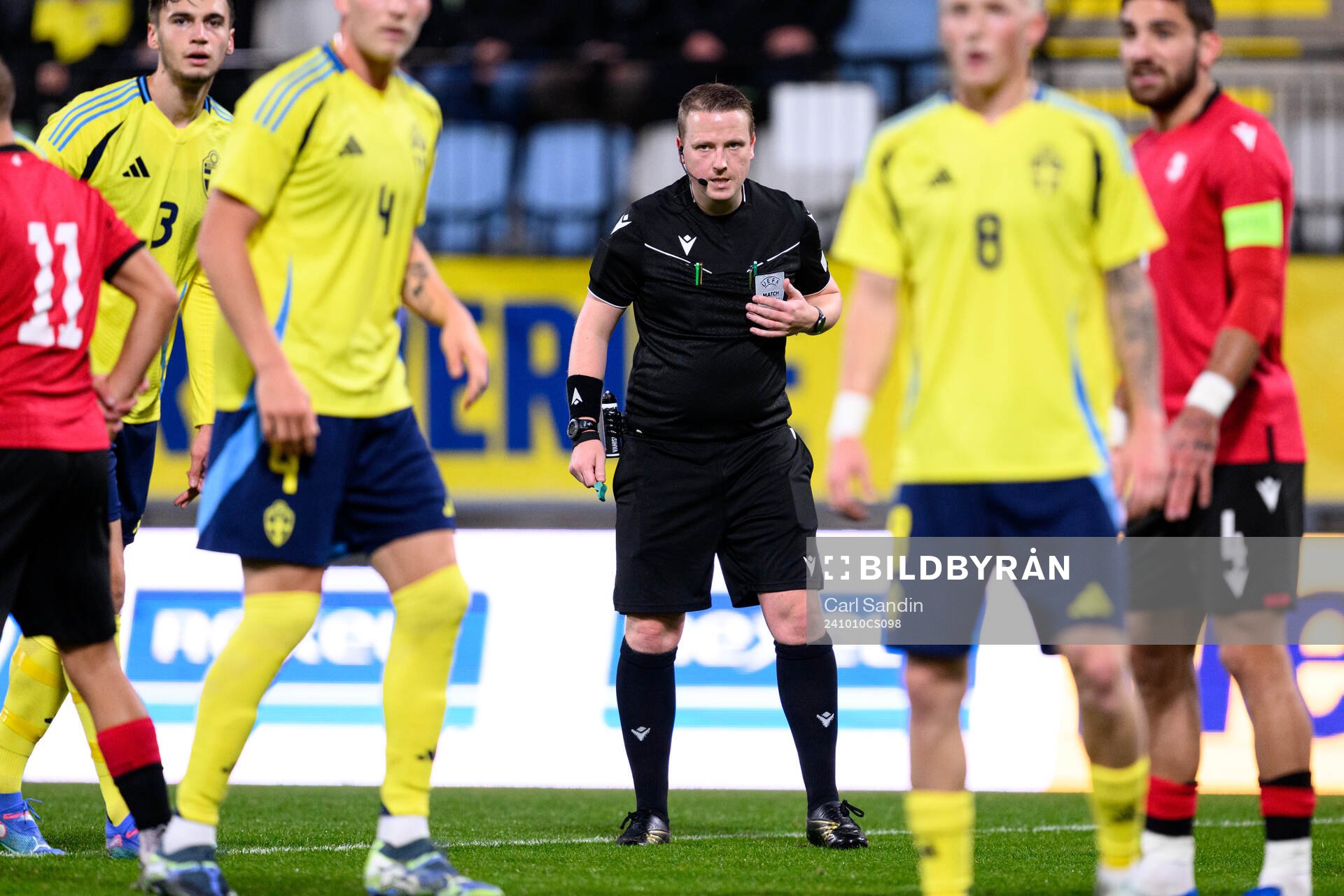 Referee Iwan Arwel Griffith