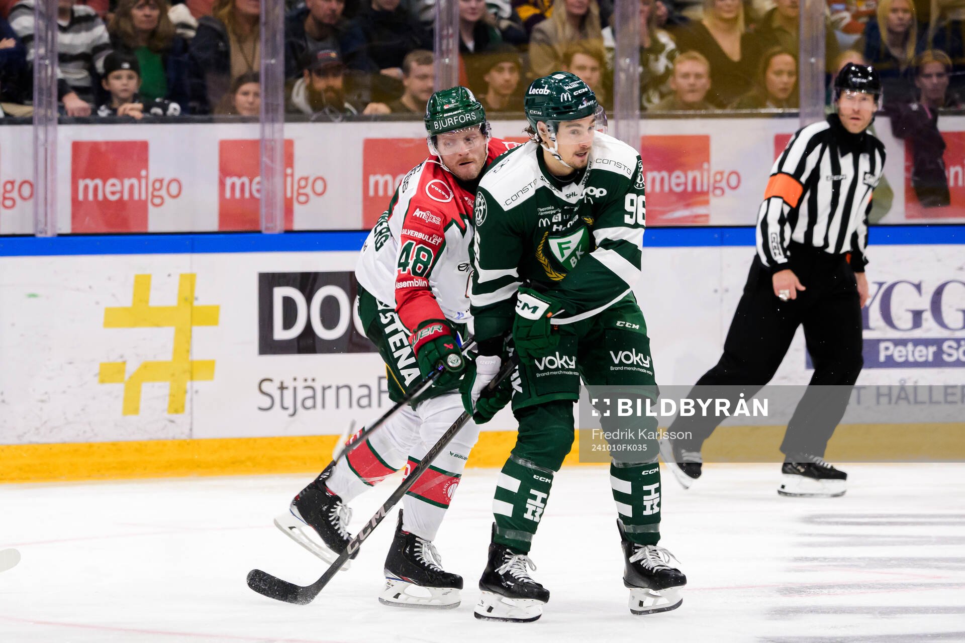 Frölundas Carl Klingberg och Färjestads David Tomasek