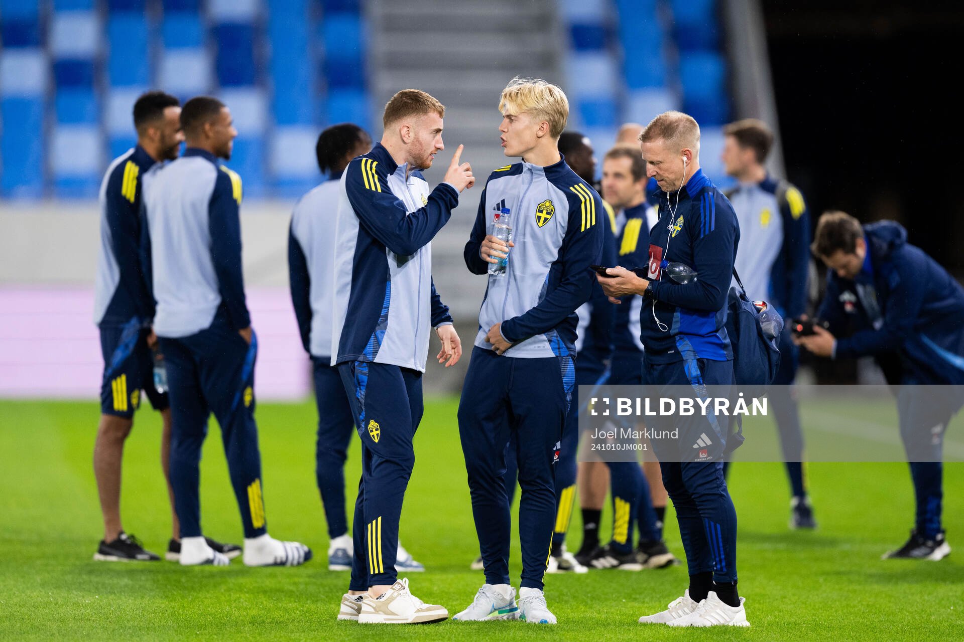 Dejan Kulusevski and Lucas Bergvall of the Swedish men's