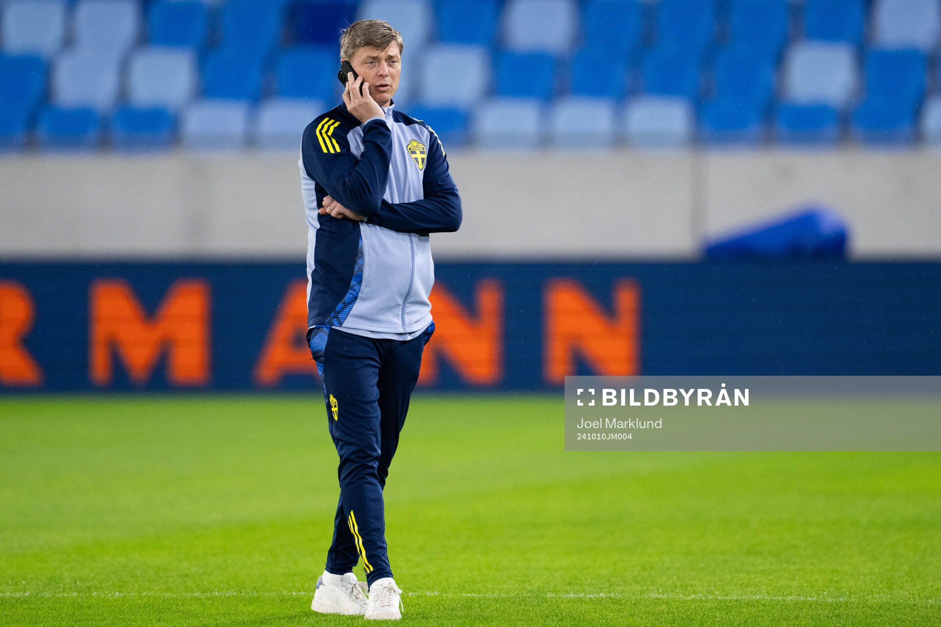 Head coach Jon Dahl Tomasson of the Swedish men's national