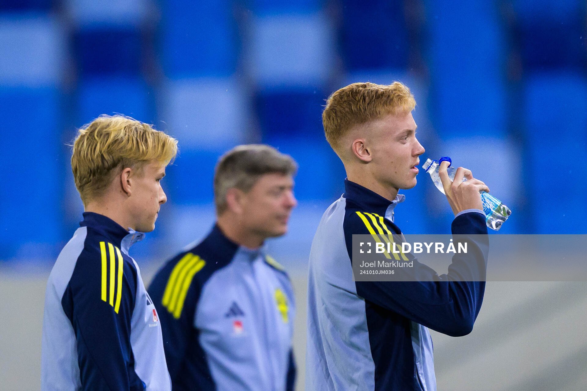Daniel Svensson, head coach Jon Dahl Tomasson and Hugo