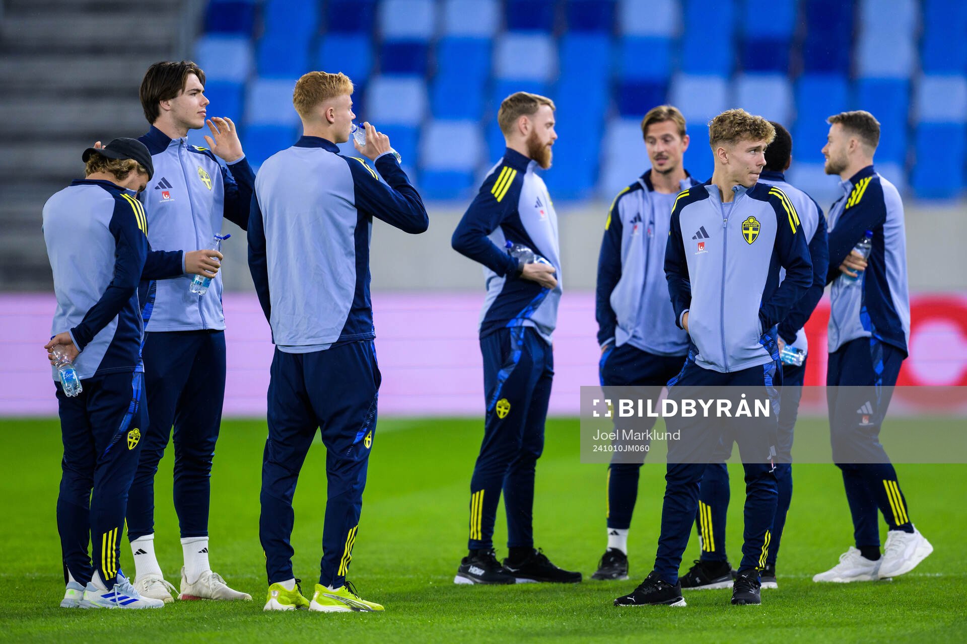 Sebastian Nanasi, goalkeeper Jacob Widell Zetterström,