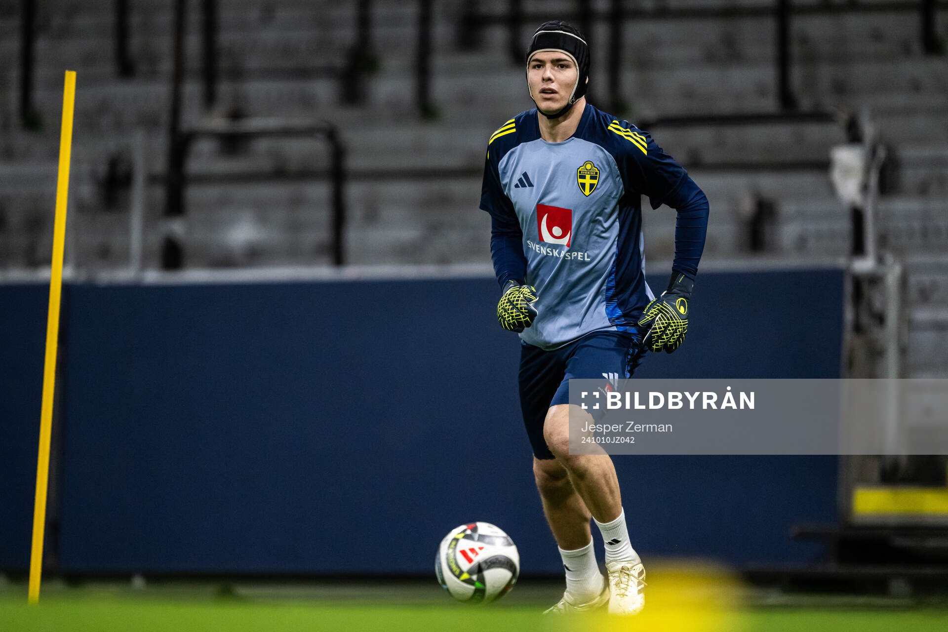 goalkeeper Jacob Widell Zetterström of the Swedish men's football national team at a training session during the on October 10, 2024 in Stockholm. 