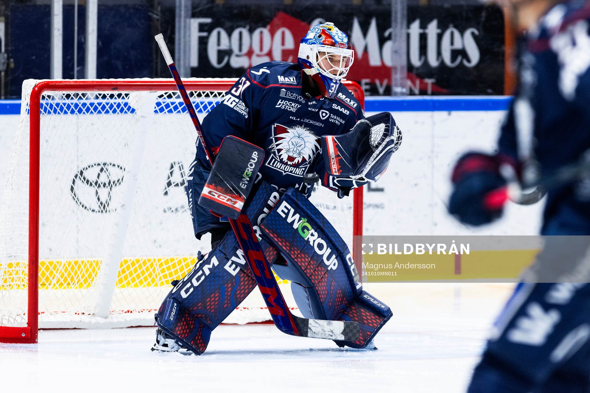 Linköpings målvakt Jesper Myrenberg på uppvärmningen