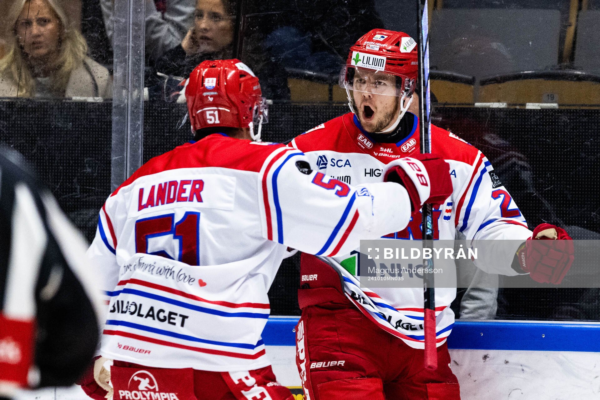 Timrås Filip Hållander jublar med Anton Lander