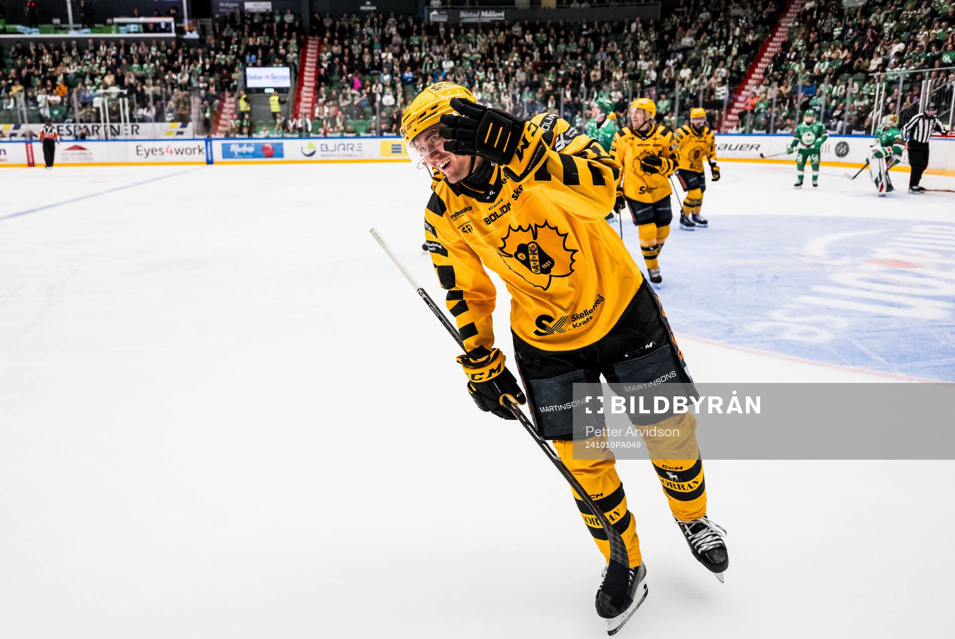Skellefteås Max Lindholm jublar