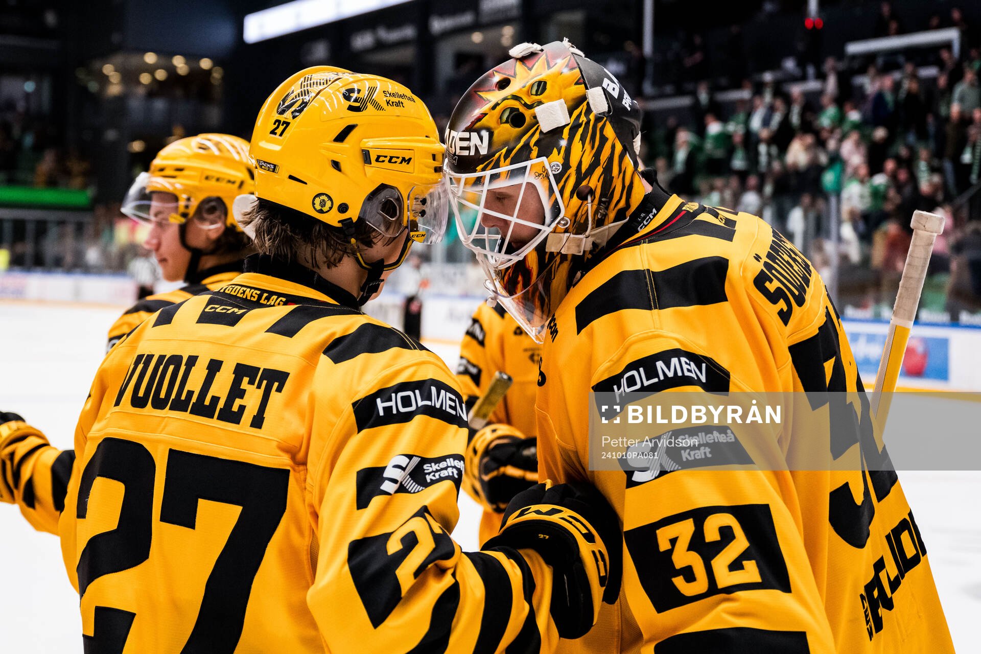 Skellefteås Oskar Vuollet och målvakt Linus Söderström