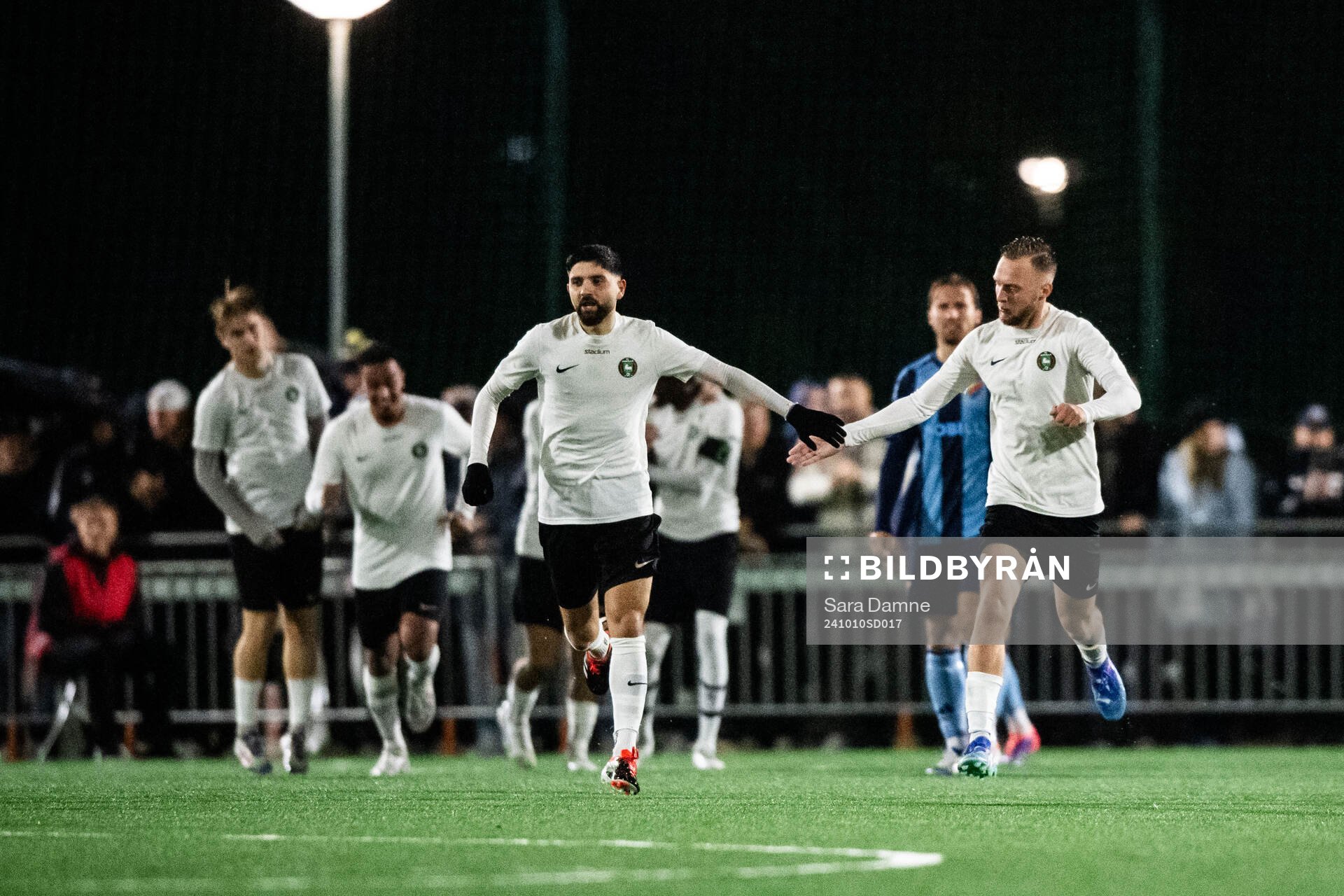 FC Järfällas Mert Tuncer och Carl-Simon Norén jublar