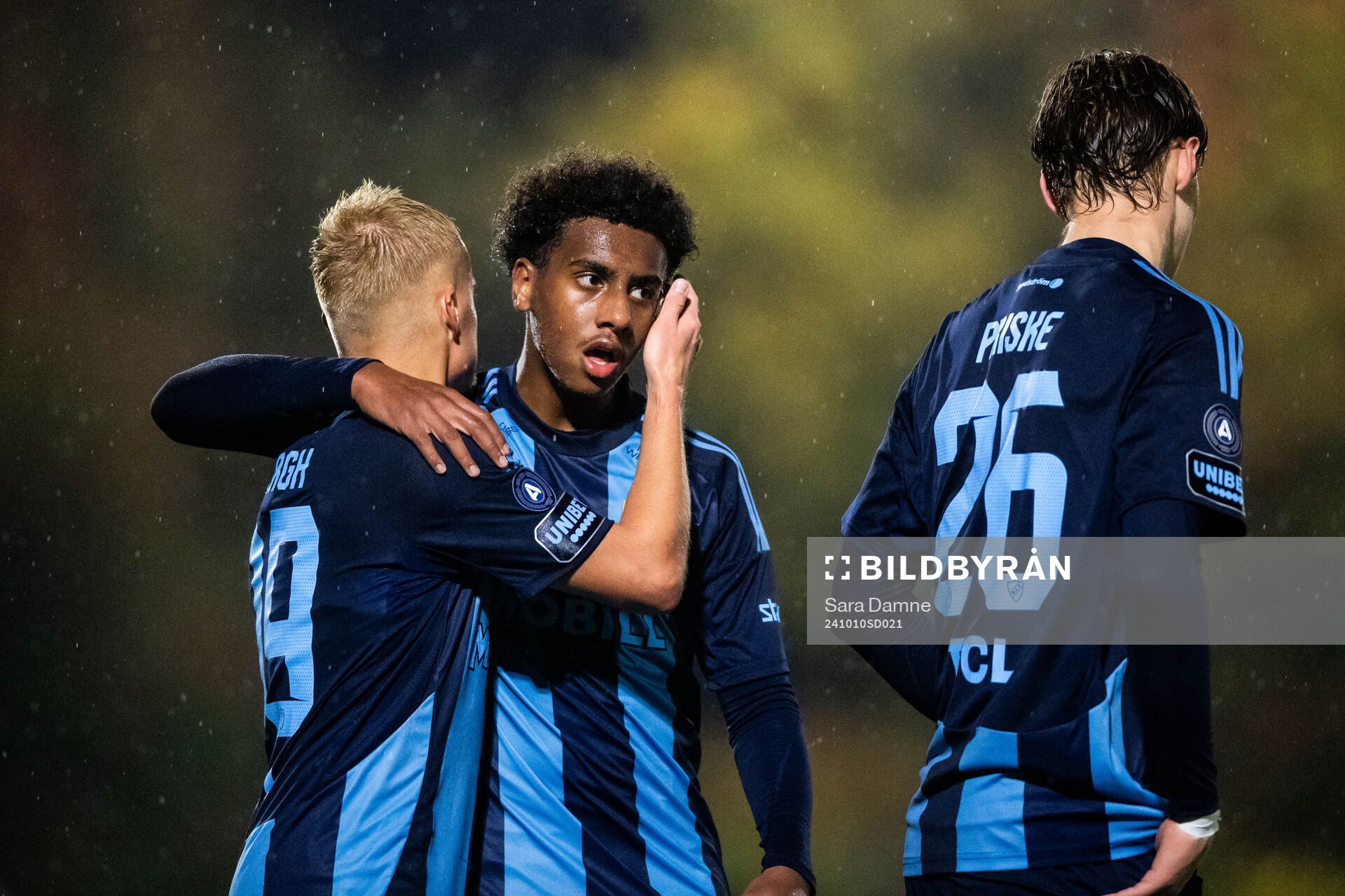 Djurgårdens Viktor Bergh och Isak Alemayehu Mulugeta jublar