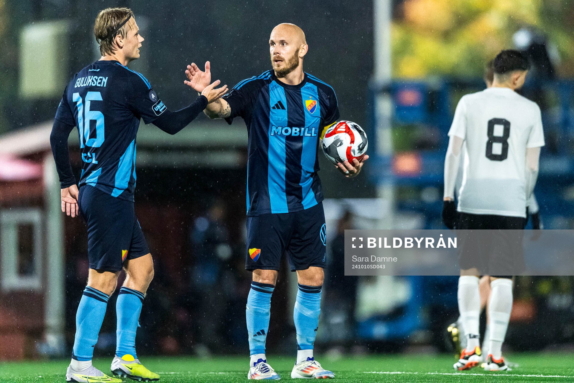 Djurgårdens Tobias Gulliksen och Magnus Eriksson jublar